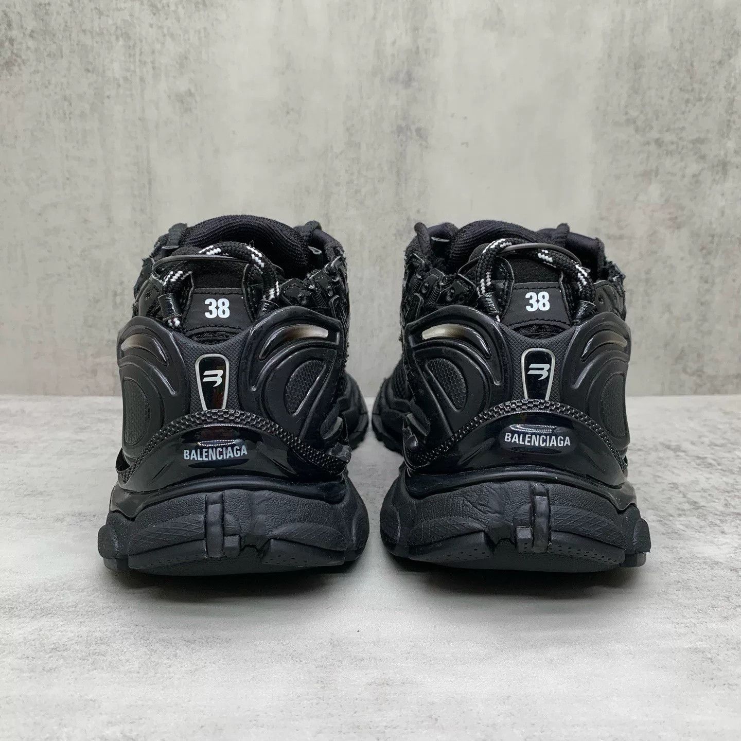 Balenciaga balenciaga black runner dad shoes size 38 Size US 6 / EU 39 - 4 Thumbnail