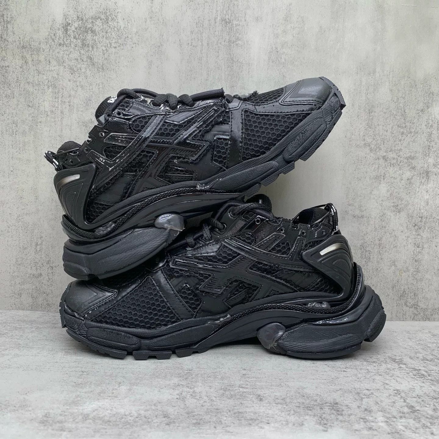 Balenciaga balenciaga black runner dad shoes size 38 Size US 6 / EU 39 - 2 Thumbnail