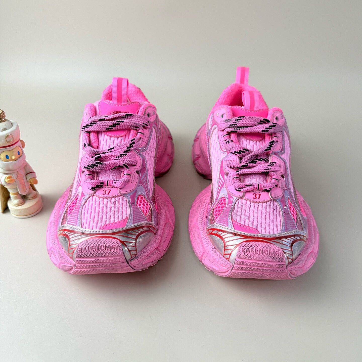 Balenciaga balenciaga distressed pink sports shoes 3xl Size US 6 / IT 36 - 2 Thumbnail