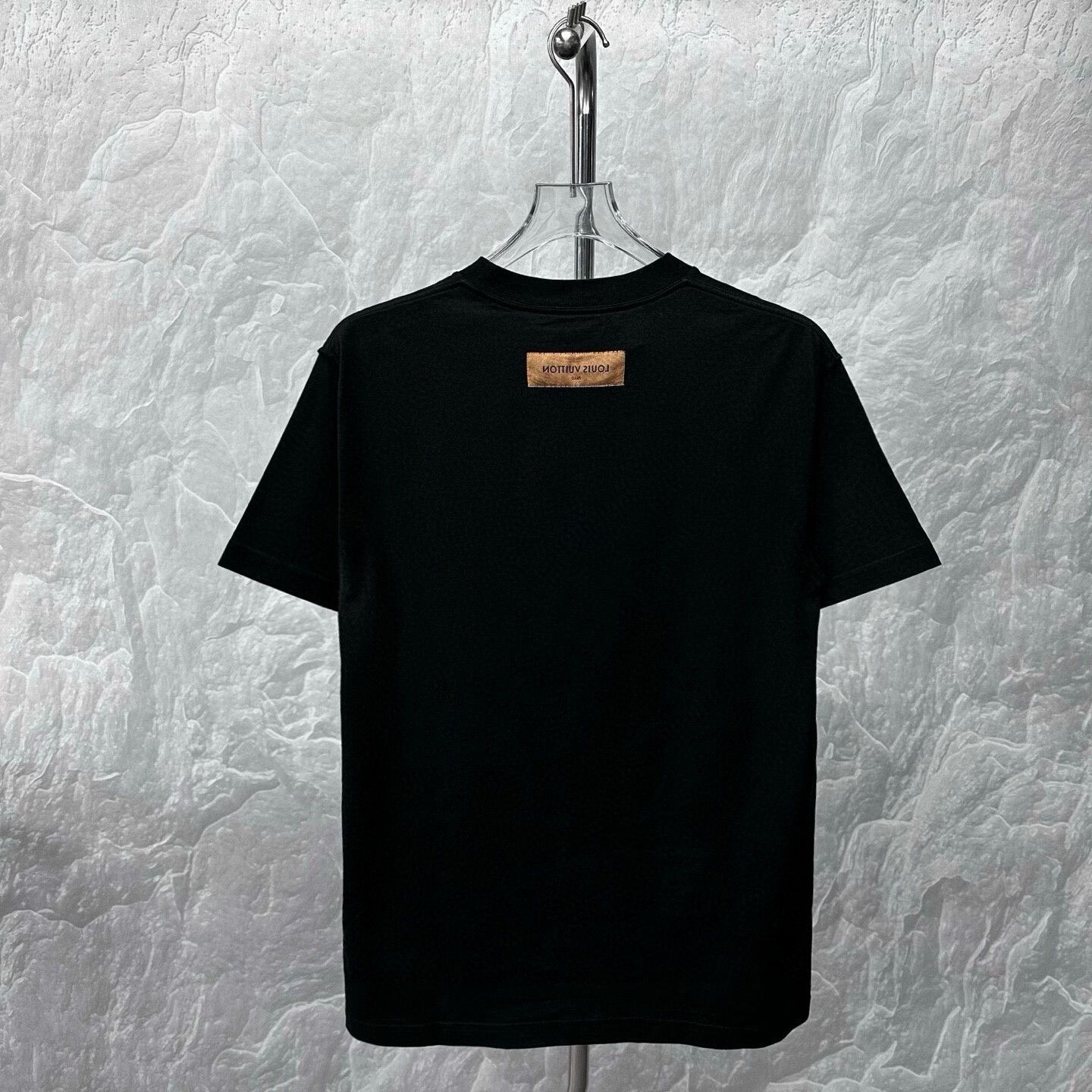 Louis Vuitton louis vuitton black embossed logo short sleeve t-shirt Size US S / EU 44-46 / 1 - 4 Thumbnail