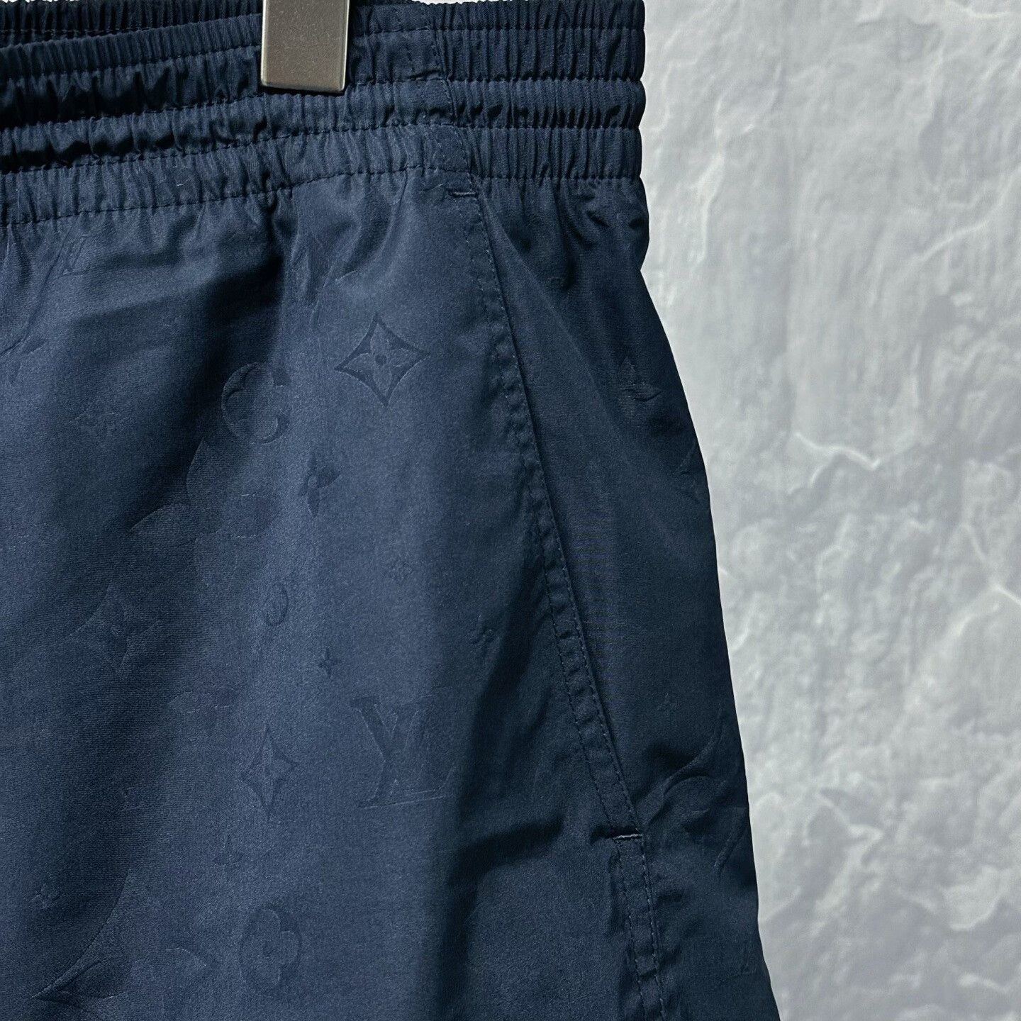 Louis Vuitton louis vuitton casual shorts with embossed pattern Size US 28 / EU 44 - 3 Thumbnail