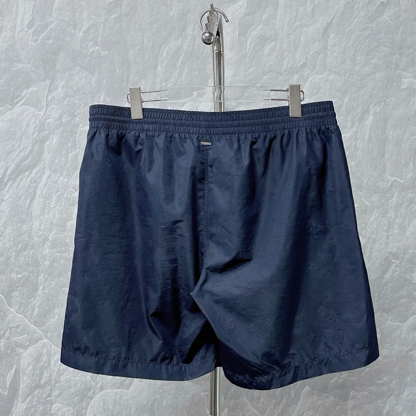 Louis Vuitton louis vuitton casual shorts with embossed pattern Size US 28 / EU 44 - 4 Thumbnail