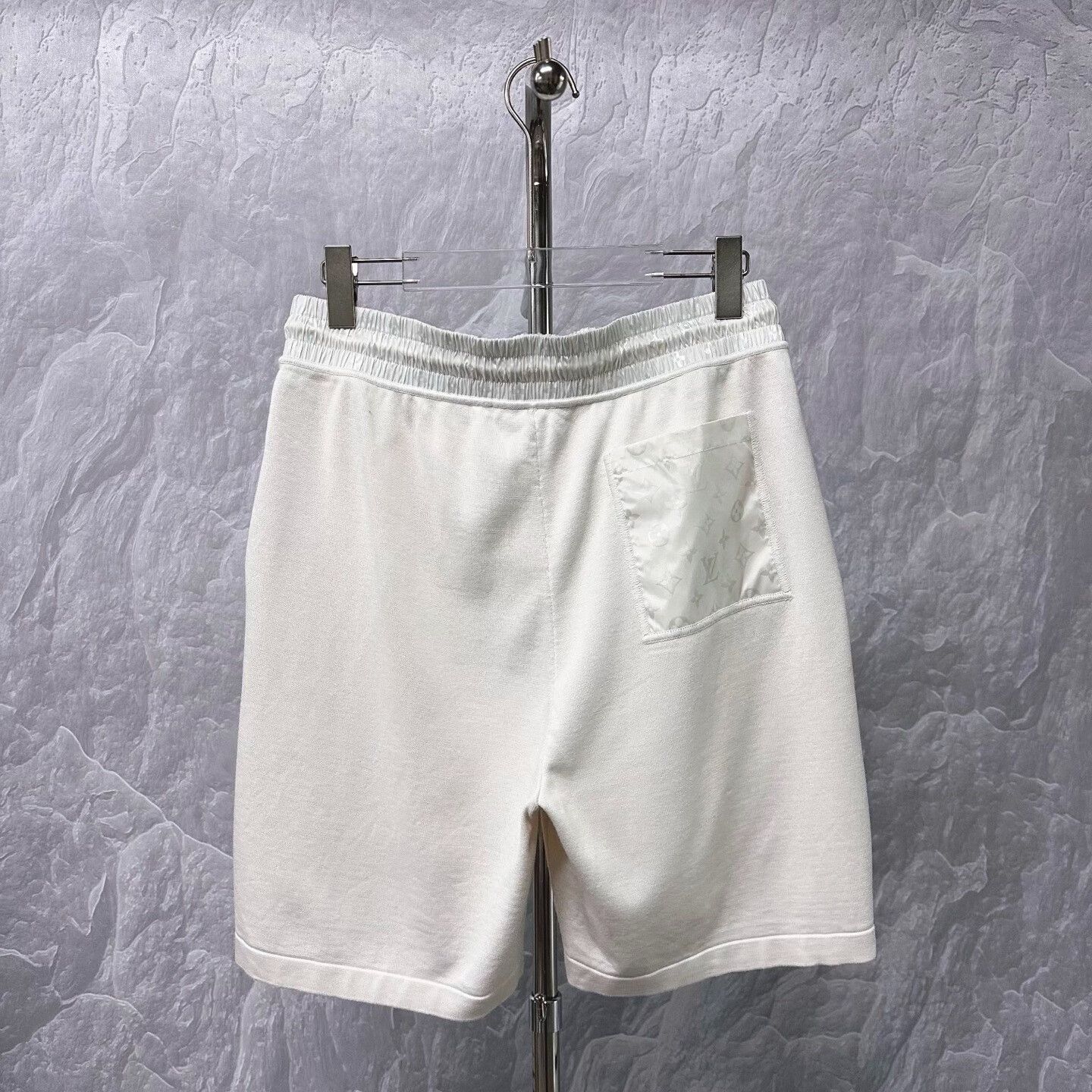 Louis Vuitton louis vuitton white printed shorts medium Size US 27 - 4 Thumbnail