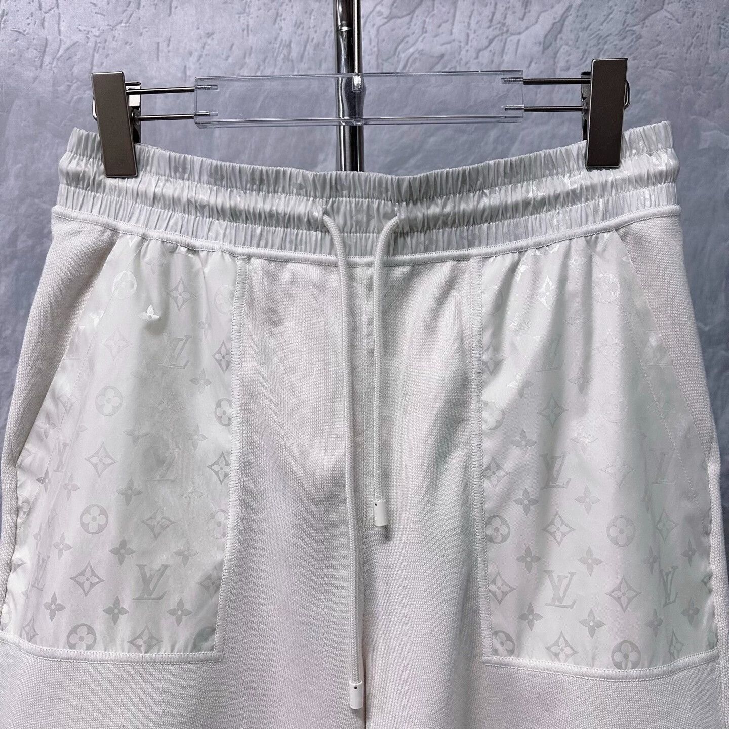 Louis Vuitton louis vuitton white printed shorts medium Size US 27 - 2 Thumbnail