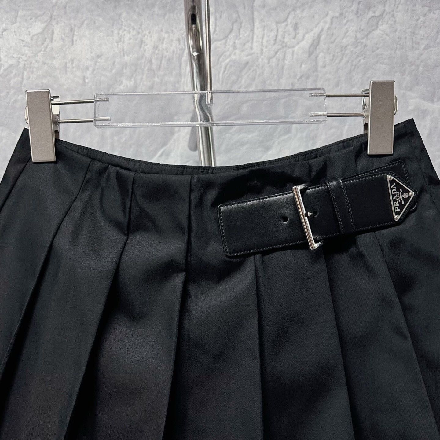 Prada prada black pleated mini skirt size 36 Size 36" / US 14 / IT 50 - 2 Thumbnail