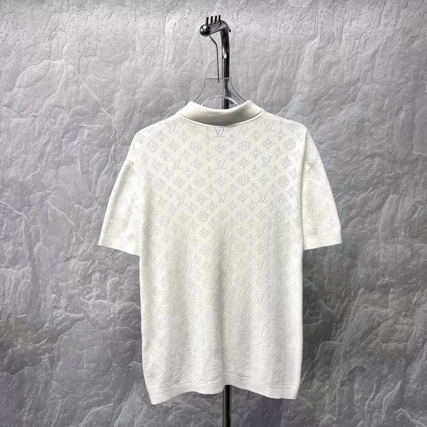 Louis Vuitton louis vuitton white short sleeve knit shirt Size US M / EU 48-50 / 2 - 4 Thumbnail