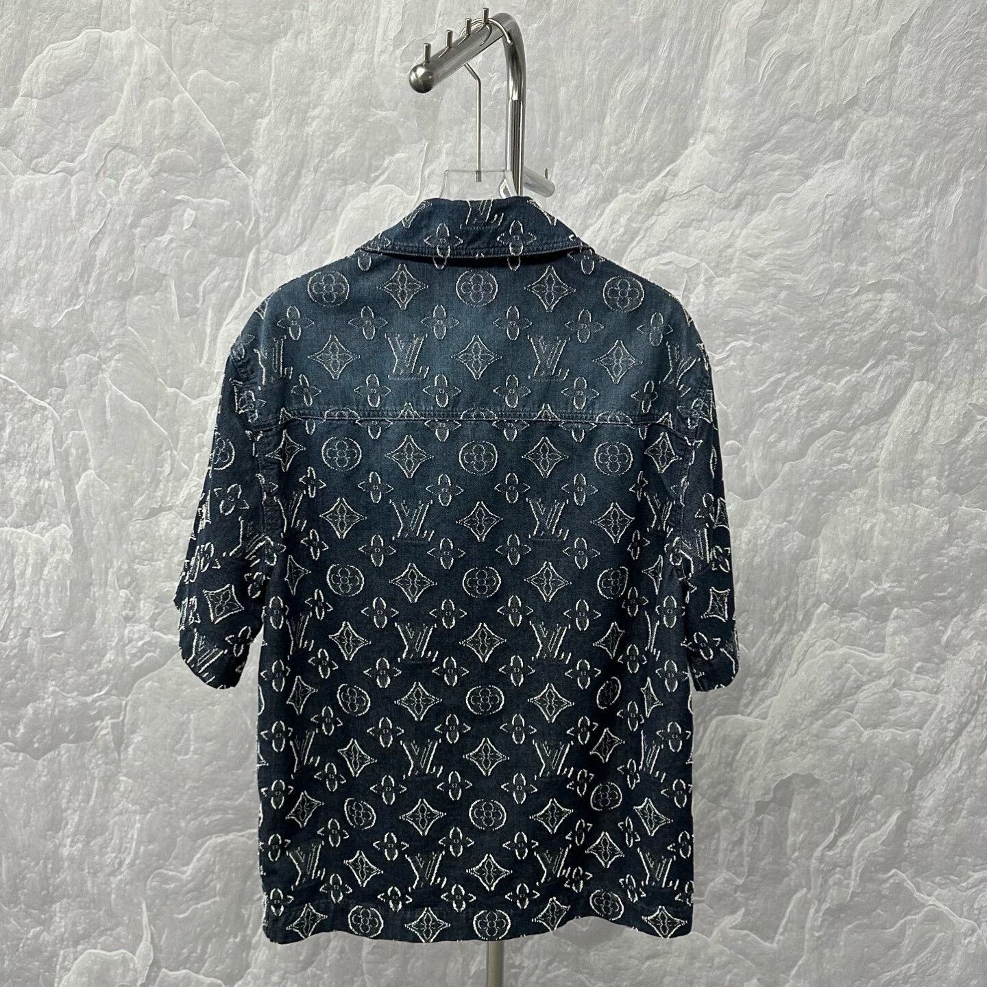 Louis Vuitton louis vuitton denim short sleeve shirt Size US M / EU 48-50 / 2 - 4 Thumbnail