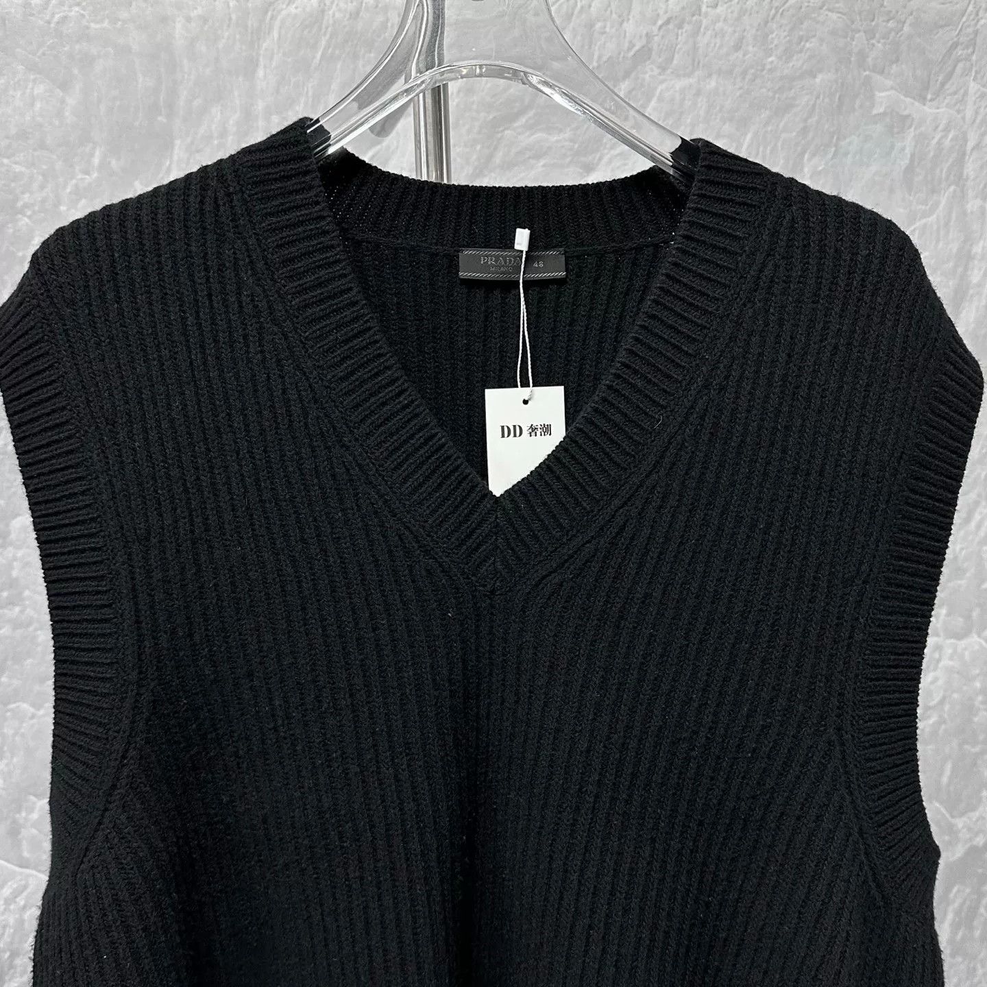 Prada prada logo knitted wool vest size 48 Size US L / EU 52-54 / 3 - 2 Thumbnail