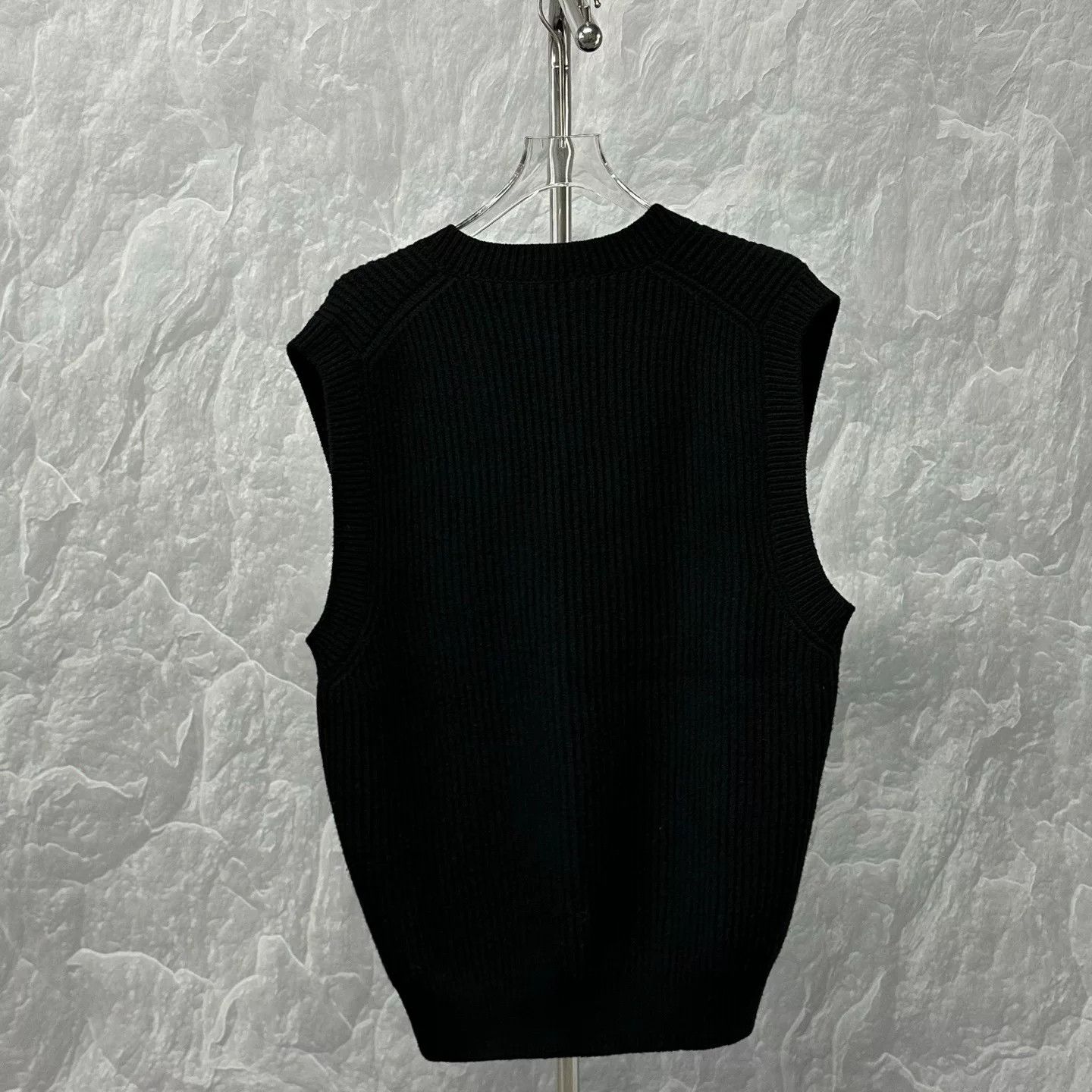Prada prada logo knitted wool vest size 48 Size US L / EU 52-54 / 3 - 4 Thumbnail
