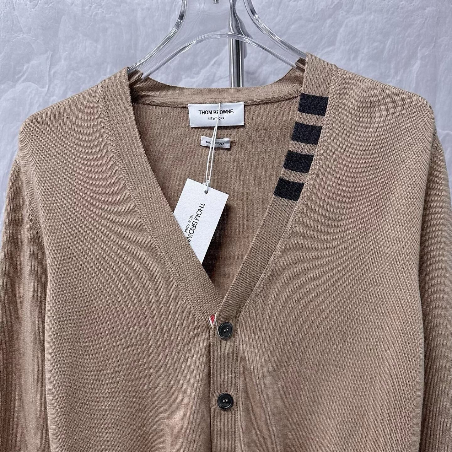 Thom Browne thom browne v-neck wool cardigan in beige Size US M / EU 48-50 / 2 - 2 Thumbnail