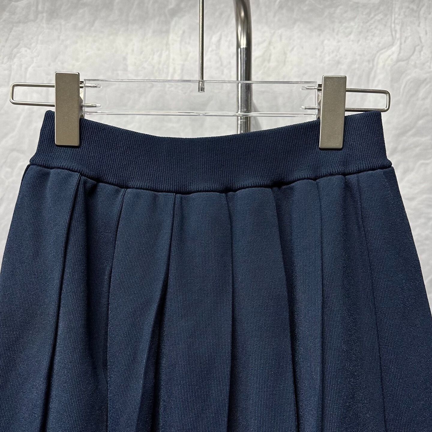 Gucci Gucci Logo Striped Edge Pleated Skirt Size 22" - 2 Thumbnail
