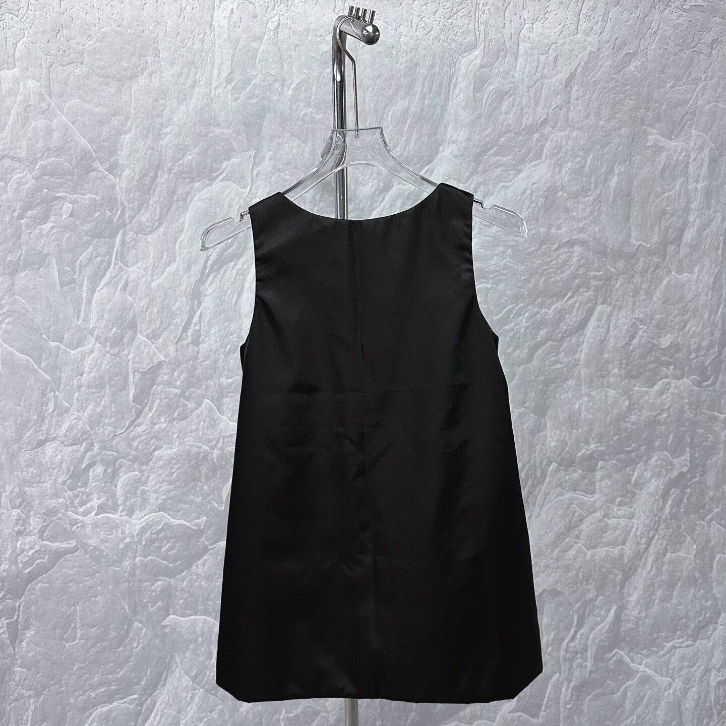 Prada prada black sleeveless top with pocket Size M / US 6-8 / IT 42-44 - 4 Thumbnail