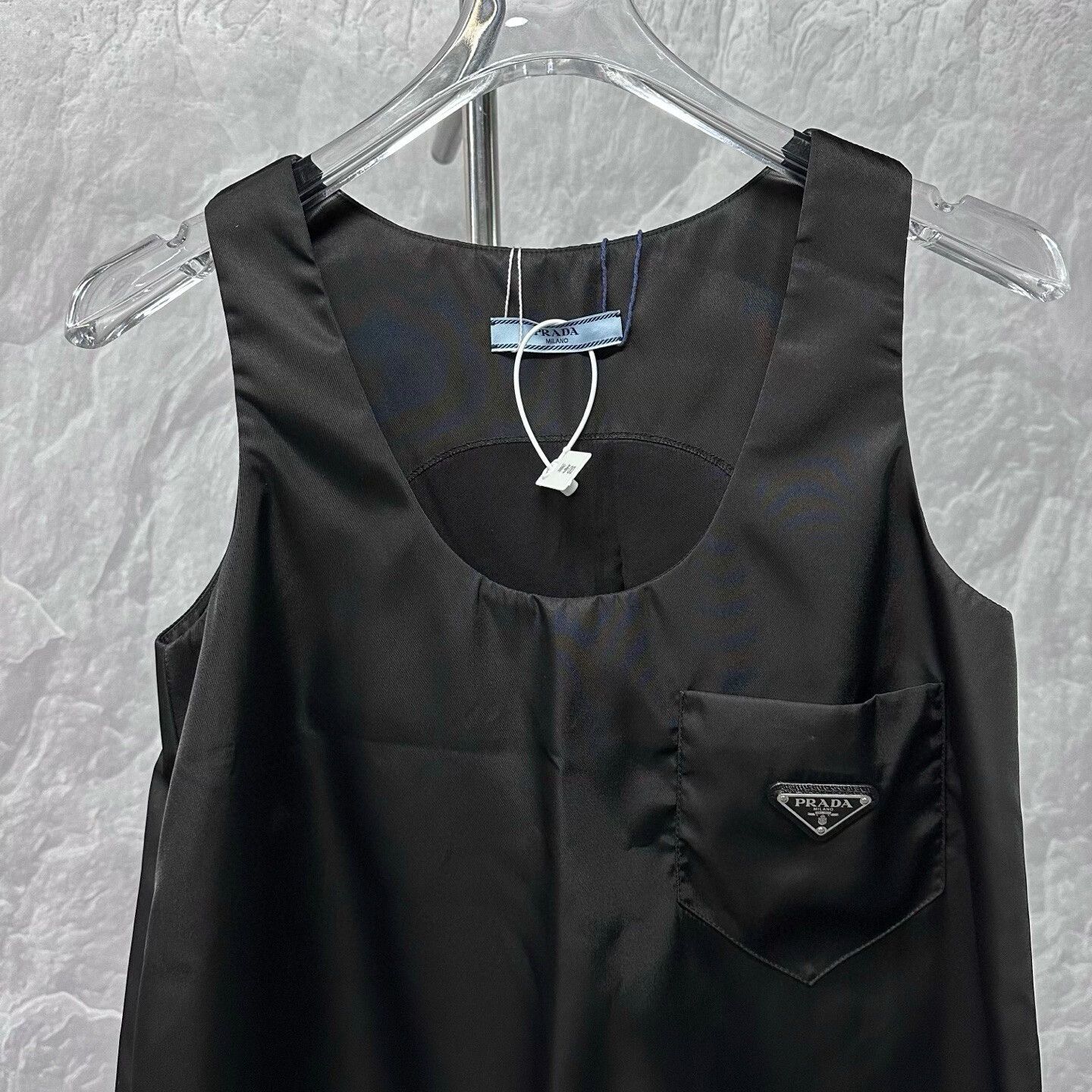 Prada prada black sleeveless top with pocket Size M / US 6-8 / IT 42-44 - 2 Thumbnail