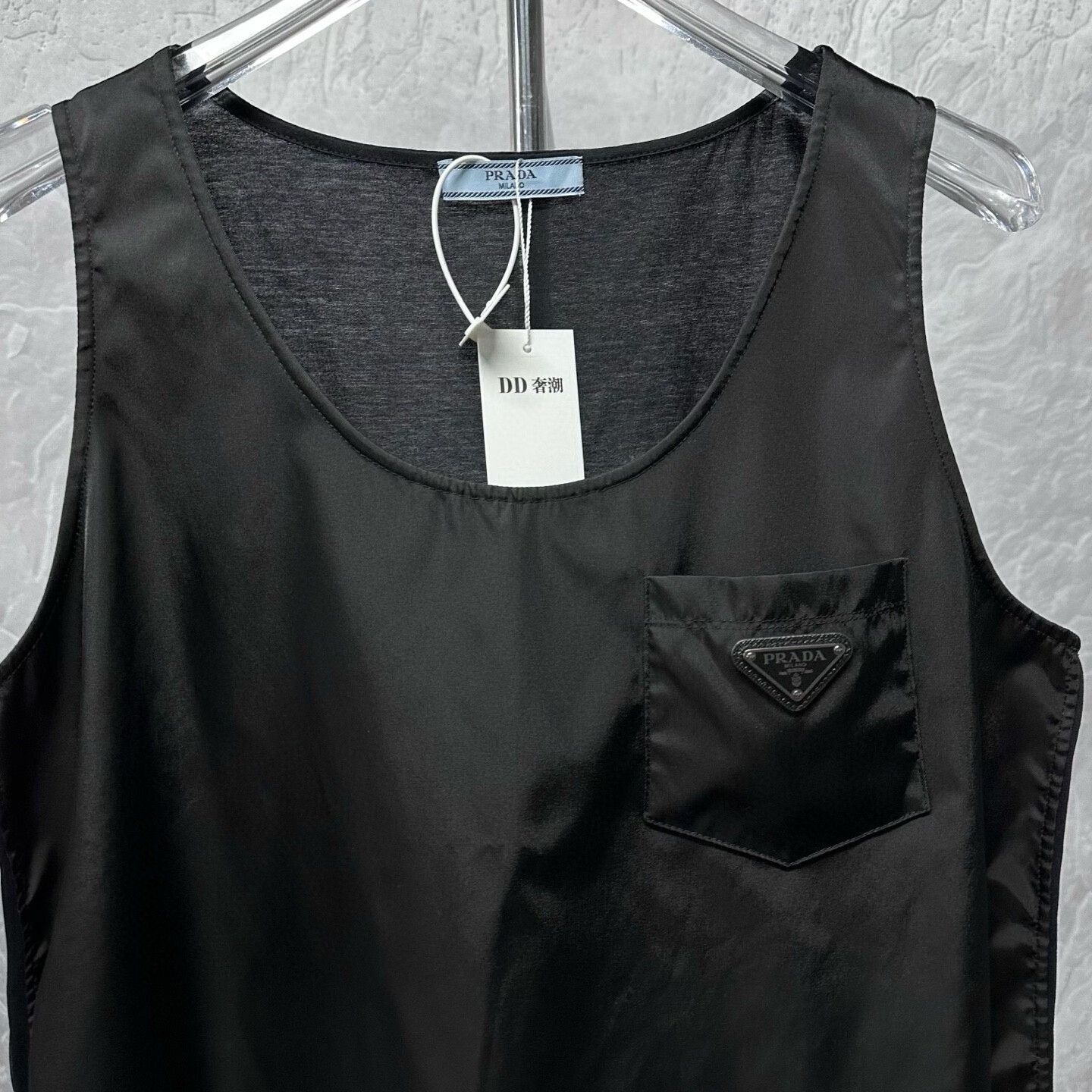 Prada prada sleeveless top with metal triangle logo Size S / US 4 / IT 40 - 2 Thumbnail