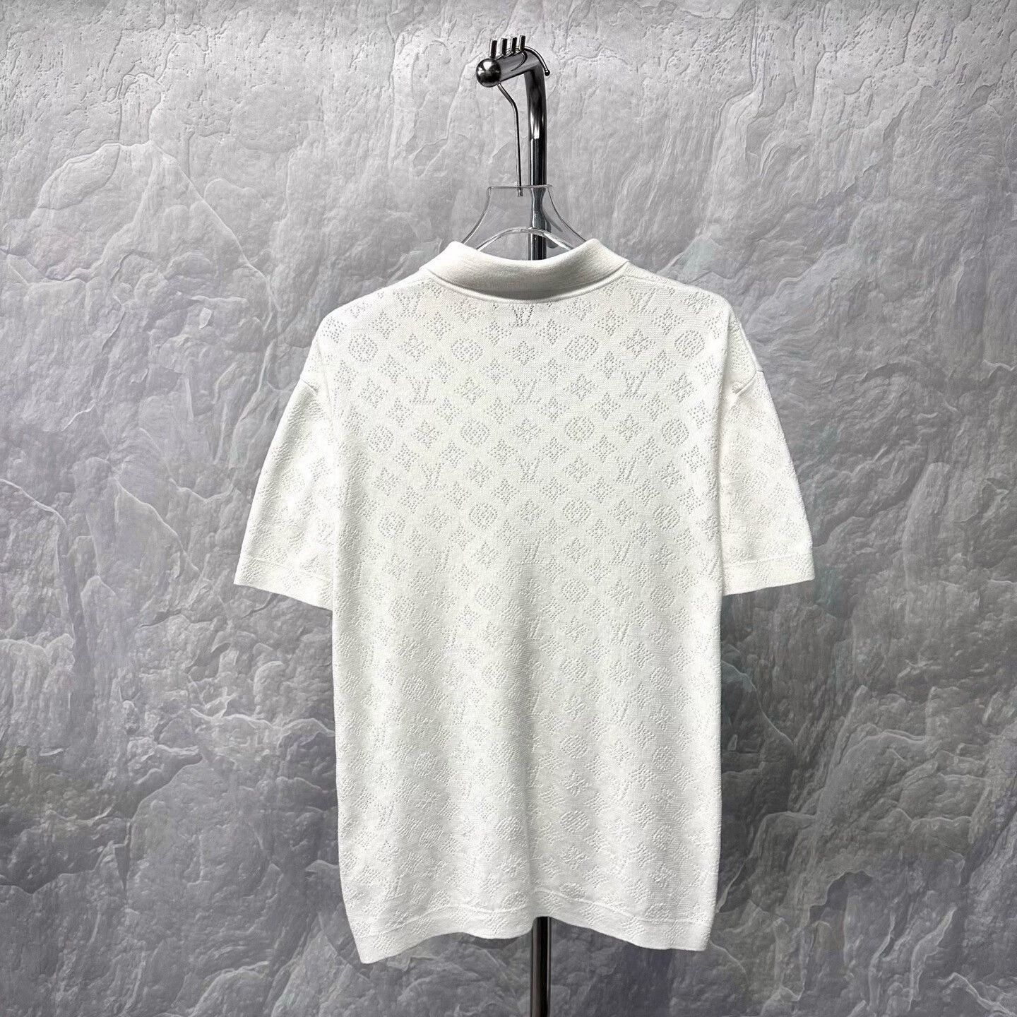 Louis Vuitton louis vuitton white short sleeve knit shirt wxx Size US S / EU 44-46 / 1 - 4 Thumbnail