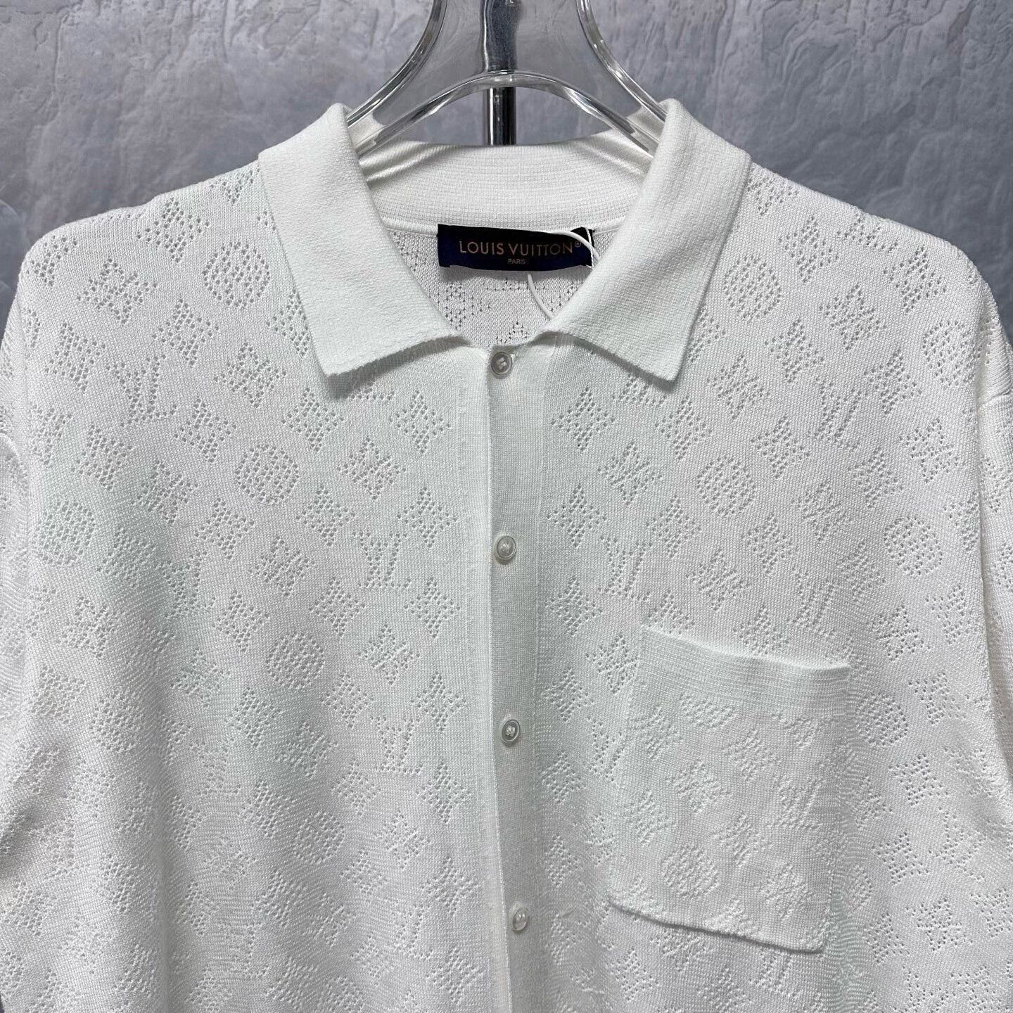 Louis Vuitton louis vuitton white short sleeve knit shirt wxx Size US S / EU 44-46 / 1 - 2 Thumbnail