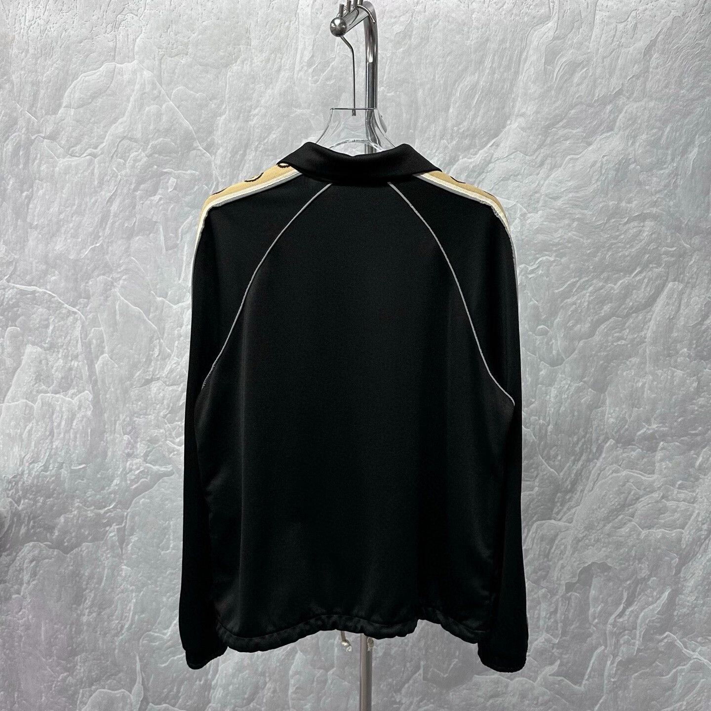 Gucci gucci side stripe zip jacket in black Size US L / EU 52-54 / 3 - 4 Thumbnail