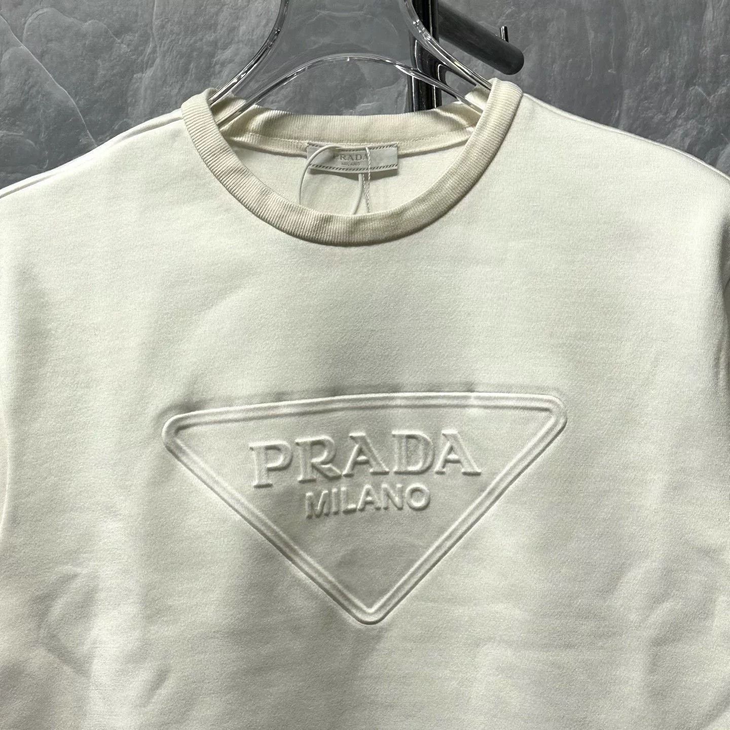 Prada prada embossed logo short sleeve t-shirt Size US M / EU 48-50 / 2 - 2 Thumbnail