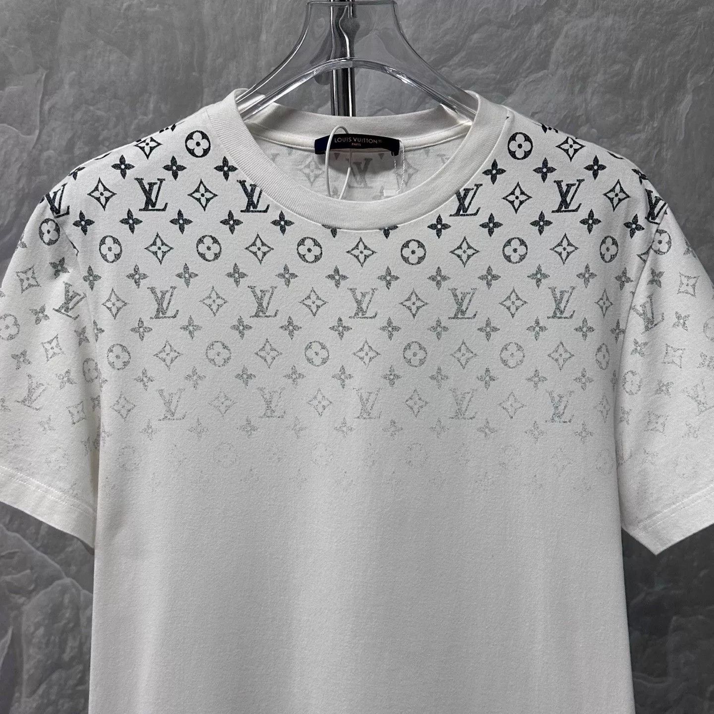 Louis Vuitton Louis Vuitton Monogram Gradient Short Sleeve T-shirt Size US L / EU 52-54 / 3 - 2 Thumbnail