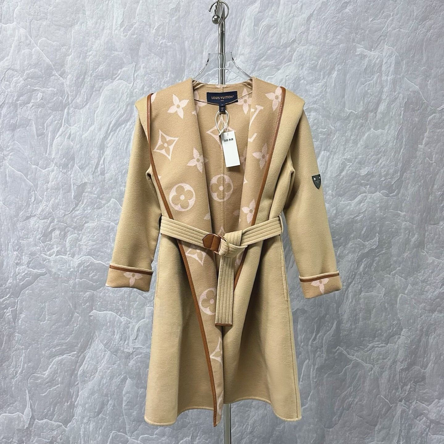 Louis Vuitton louis vuitton hooded cashmere coat Size XS / US 0-2 / IT 36-38 - 2 Thumbnail
