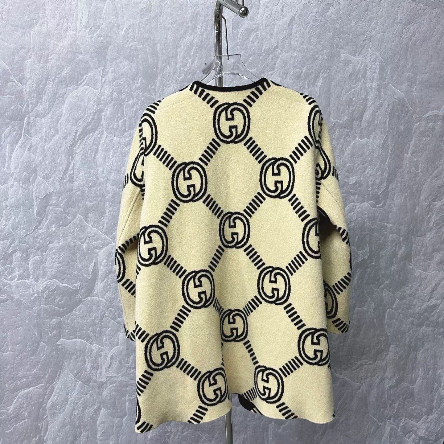Gucci gucci double g print reversible coat size l Size L / US 10 / IT 46 - 2 Thumbnail