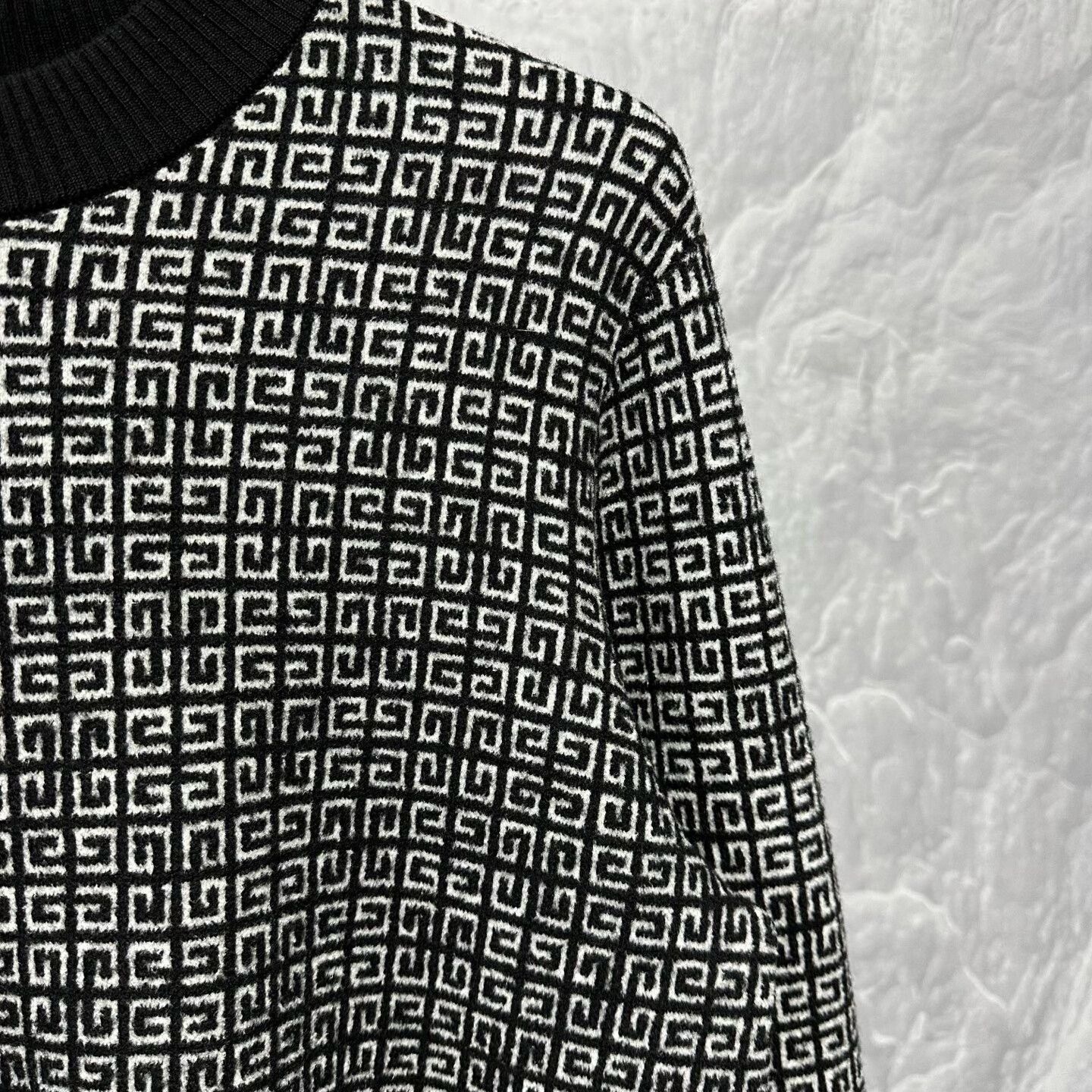 Givenchy givenchy logo knit wool sweater in black Size XS / US 0-2 / IT 36-38 - 3 Thumbnail