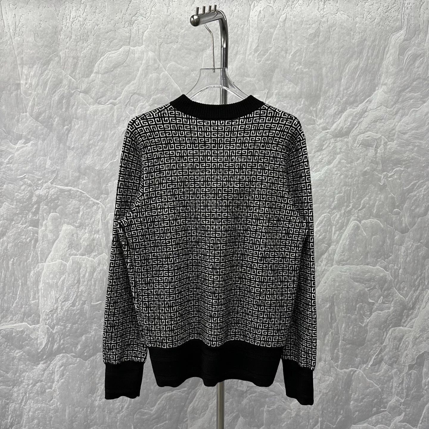Givenchy givenchy logo knit wool sweater in black Size XS / US 0-2 / IT 36-38 - 4 Thumbnail