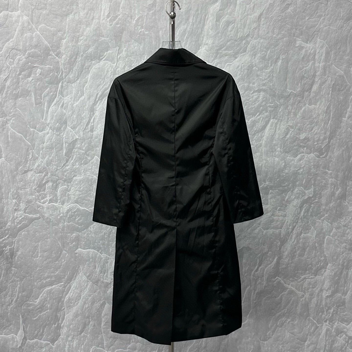 Prada prada metal triangle logo trench coat Size S / US 4 / IT 40 - 4 Thumbnail