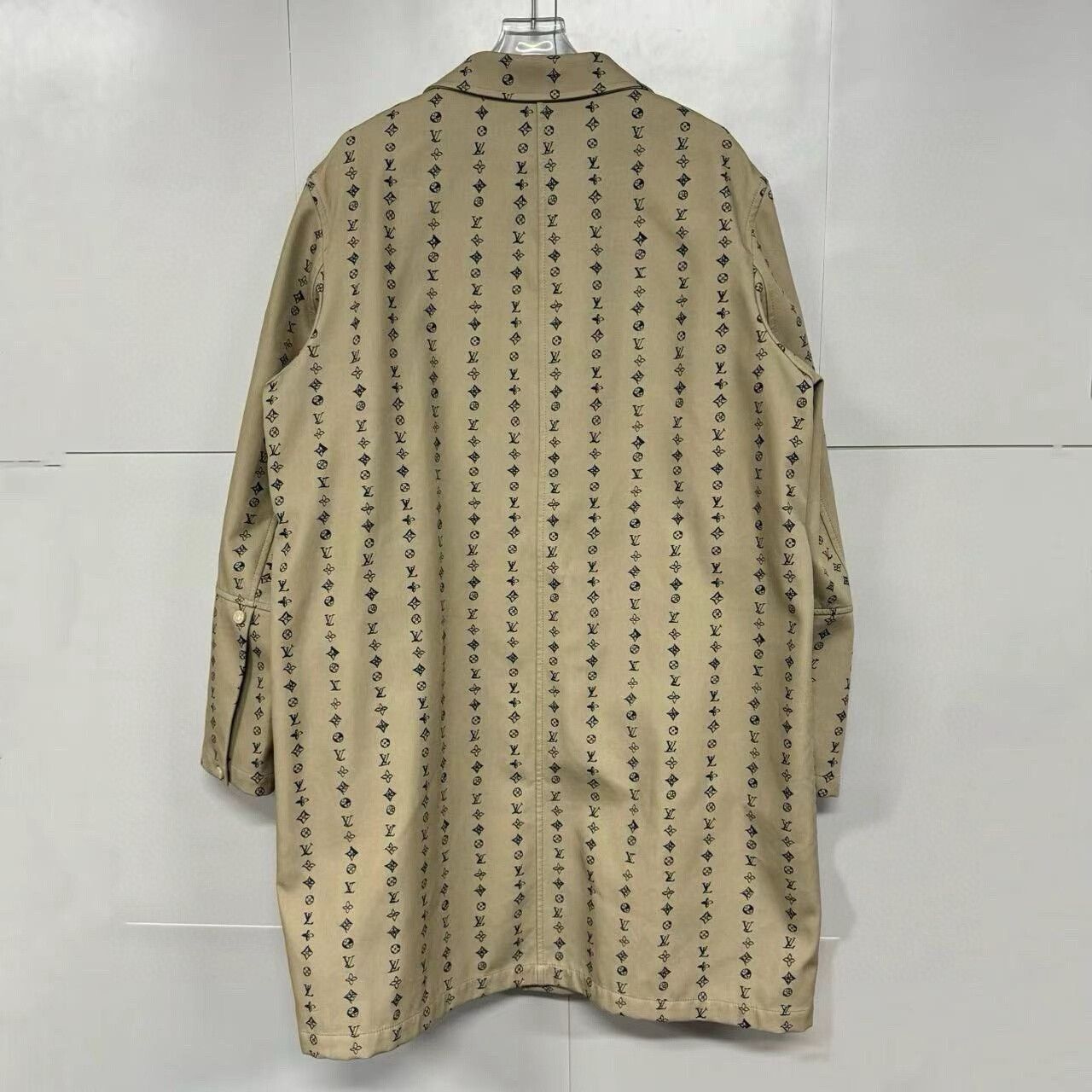 Louis Vuitton louis vuitton brown logo printed coat Size XL / US 12-14 / IT 48-50 - 4 Thumbnail