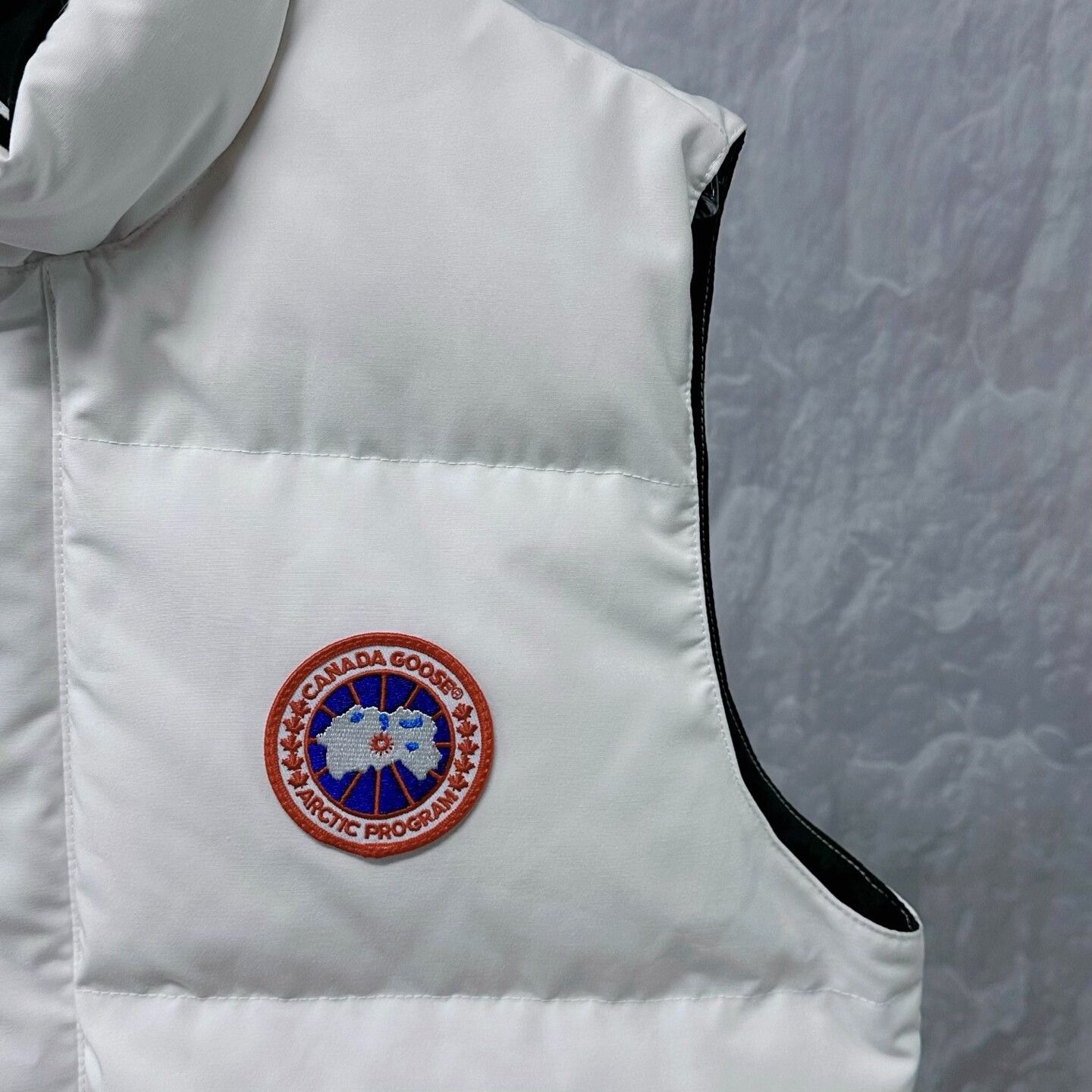 Canada Goose canada goose white down vest with logo Size US L / EU 52-54 / 3 - 3 Thumbnail