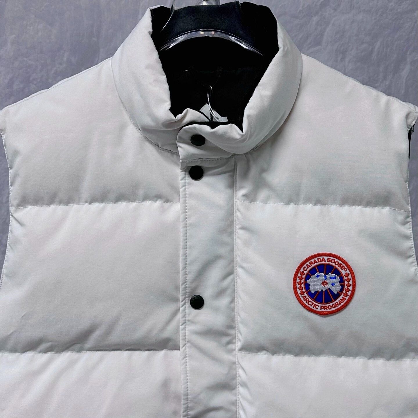 Canada Goose canada goose white down vest with logo Size US L / EU 52-54 / 3 - 2 Thumbnail