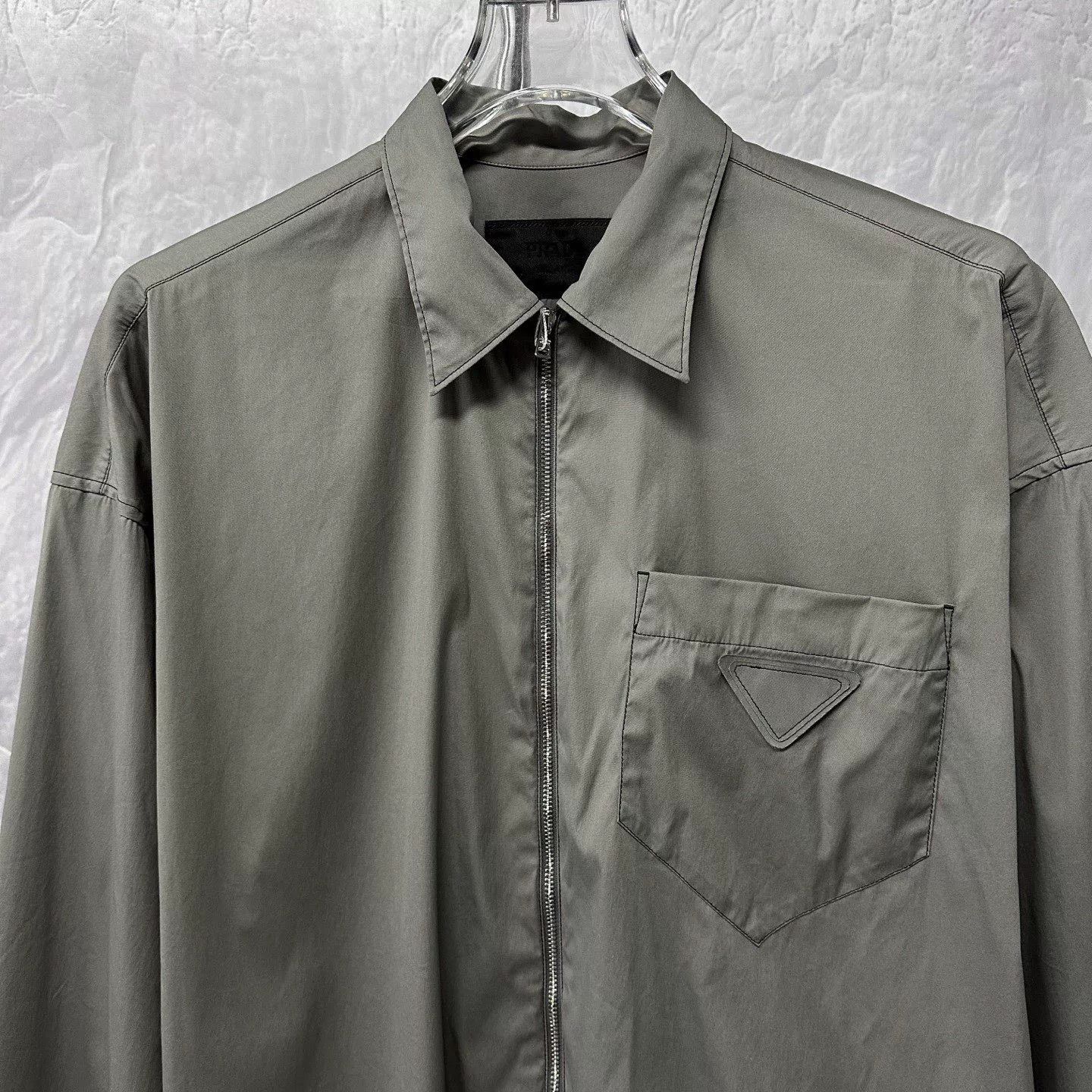 Prada prada triangle patch zip-up shirt jacket Size US M / EU 48-50 / 2 - 2 Thumbnail