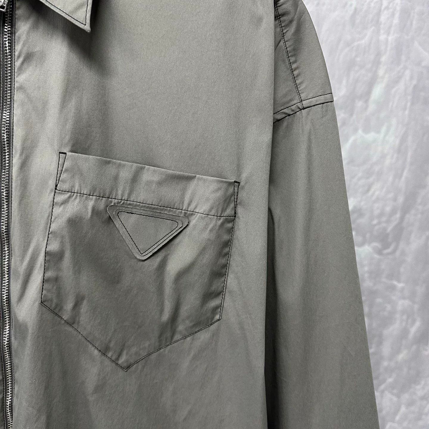 Prada prada triangle patch zip-up shirt jacket Size US M / EU 48-50 / 2 - 3 Thumbnail