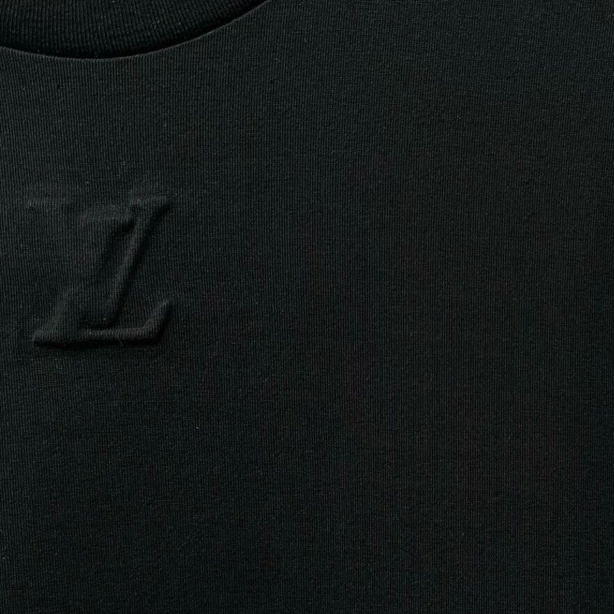 Louis Vuitton louis vuitton embossed black short sleeve t-shirt Size US L / EU 52-54 / 3 - 3 Thumbnail