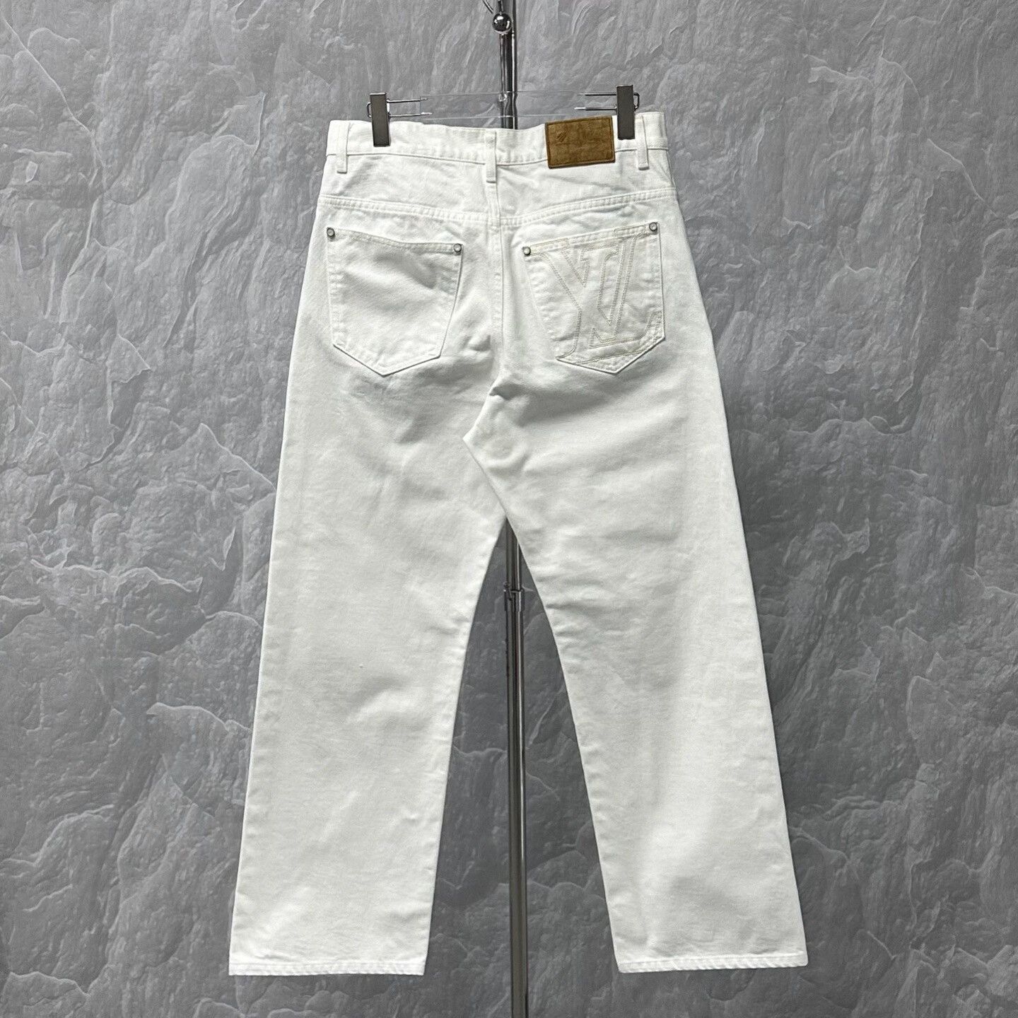 Louis Vuitton louis vuitton white denim embroidered logo pants Size US 31 - 4 Thumbnail
