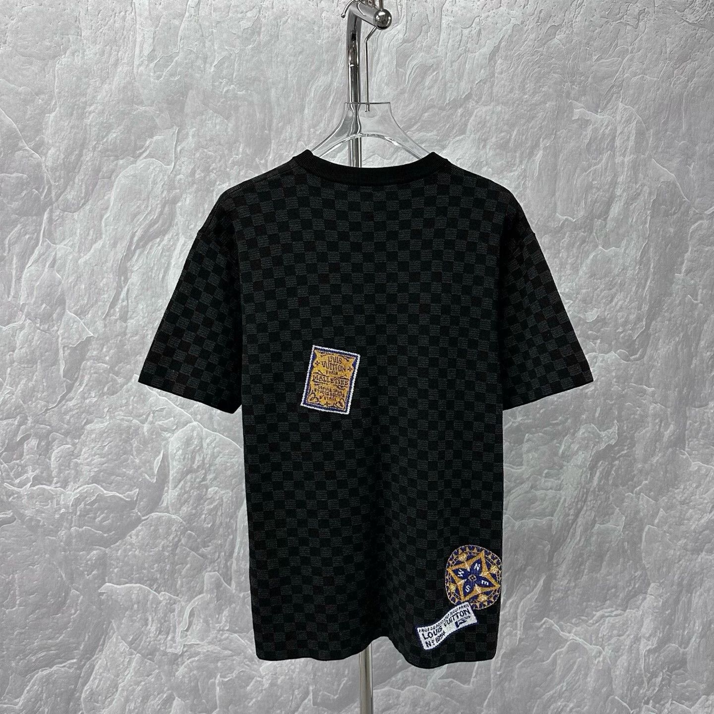 Louis Vuitton louis vuitton checkerboard logo short sleeve tee Size US L / EU 52-54 / 3 - 4 Thumbnail