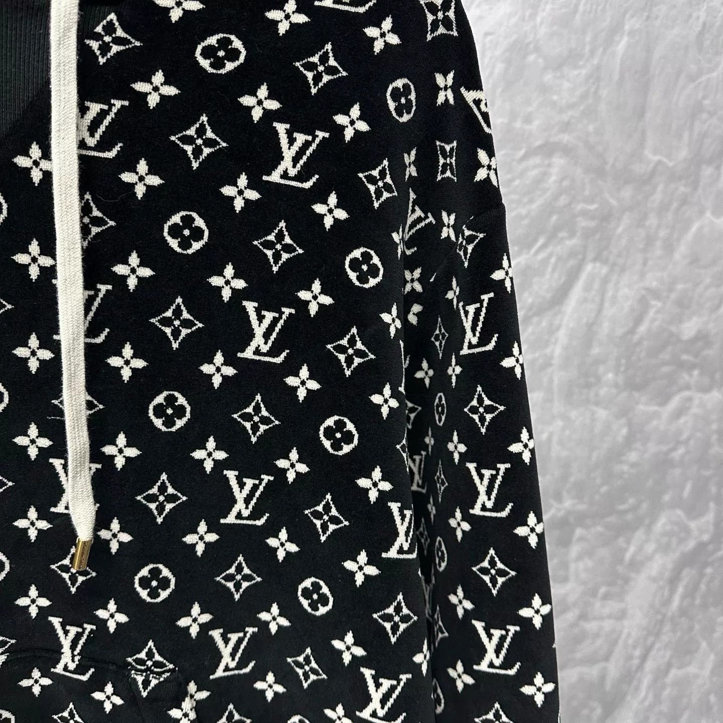 Louis Vuitton louis vuitton logo velvet hooded sweatshirt Size US L / EU 52-54 / 3 - 3 Thumbnail