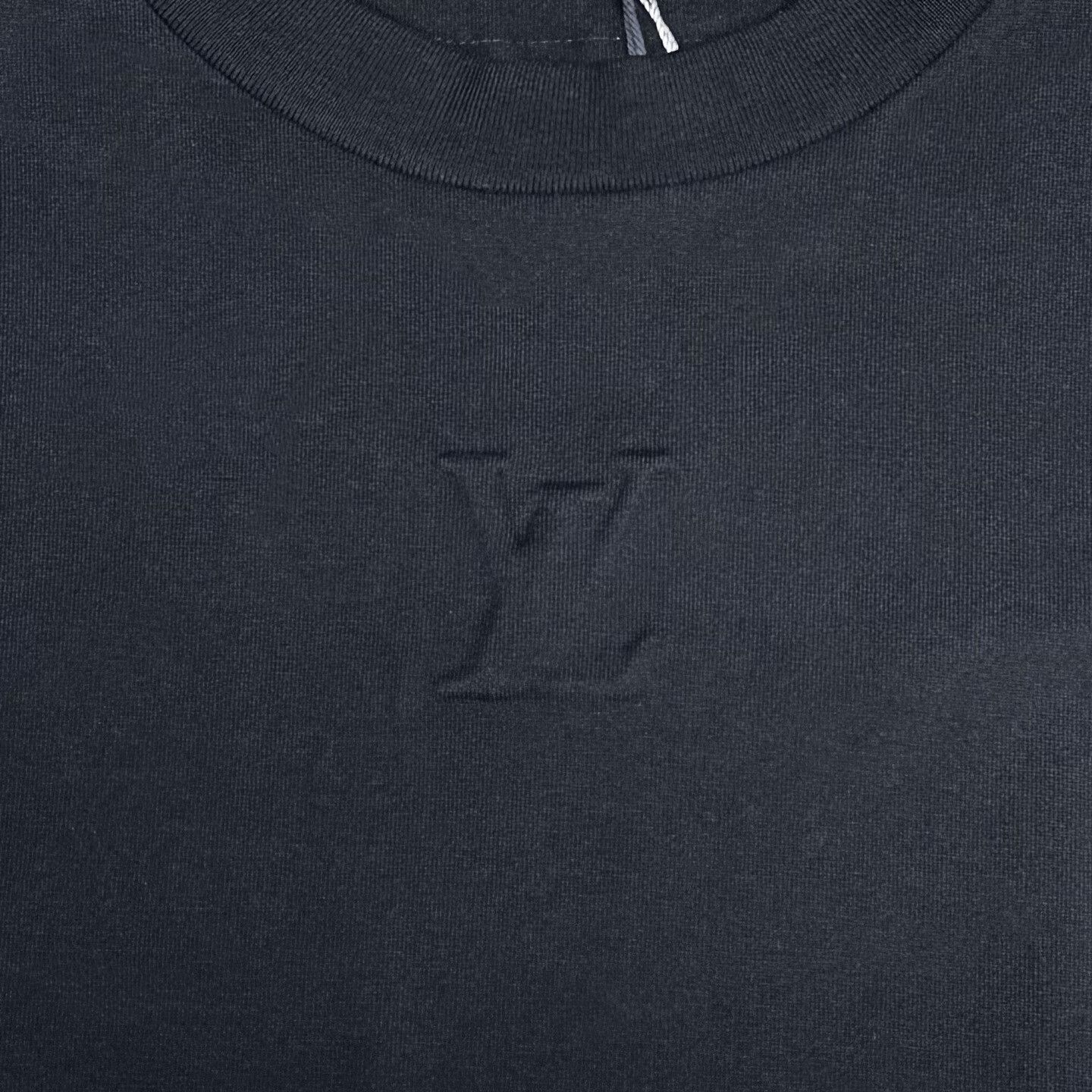 Louis Vuitton louis vuitton black embossed short sleeve t-shirt Size US XL / EU 56 / 4 - 4 Thumbnail