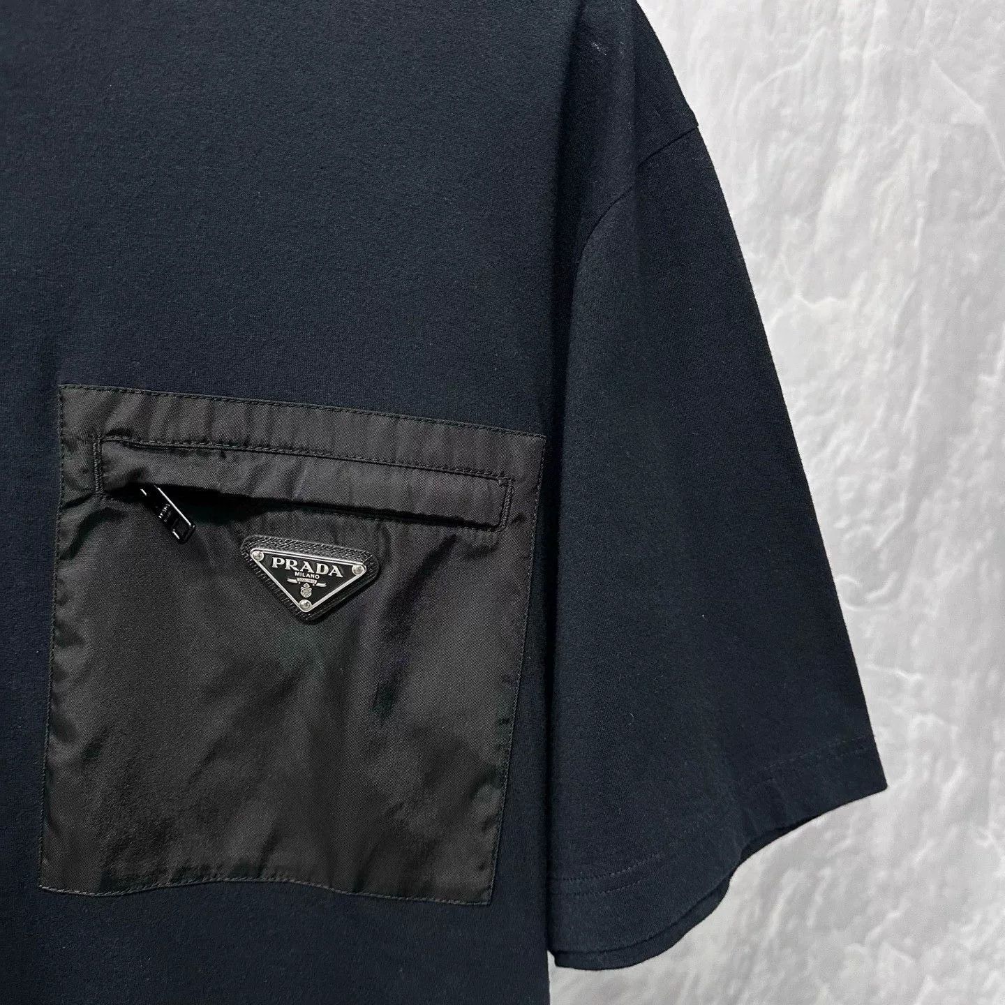 Prada prada black short sleeve tee with pocket Size US L / EU 52-54 / 3 - 3 Thumbnail