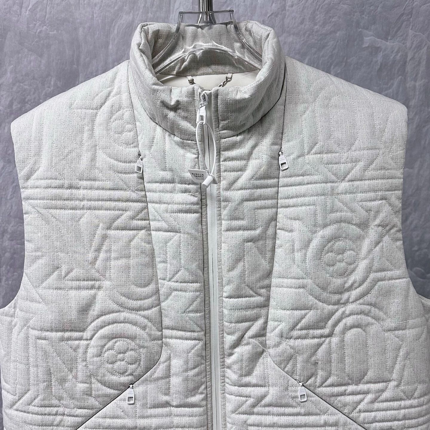 Louis Vuitton louis vuitton embossed zippers down vest Size US L / EU 52-54 / 3 - 2 Thumbnail
