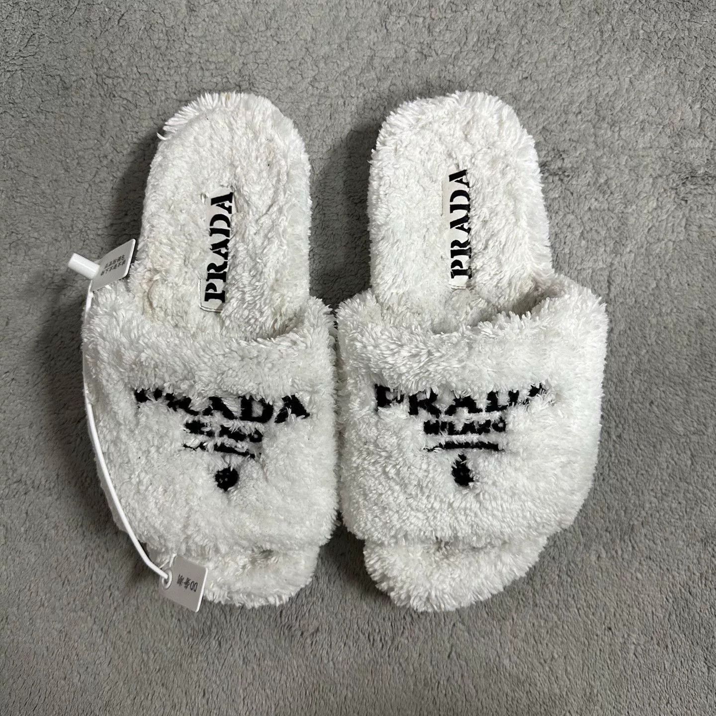 Prada prada fuzzy logo slide sandals size 35 Size US 5 / IT 35 - 2 Thumbnail