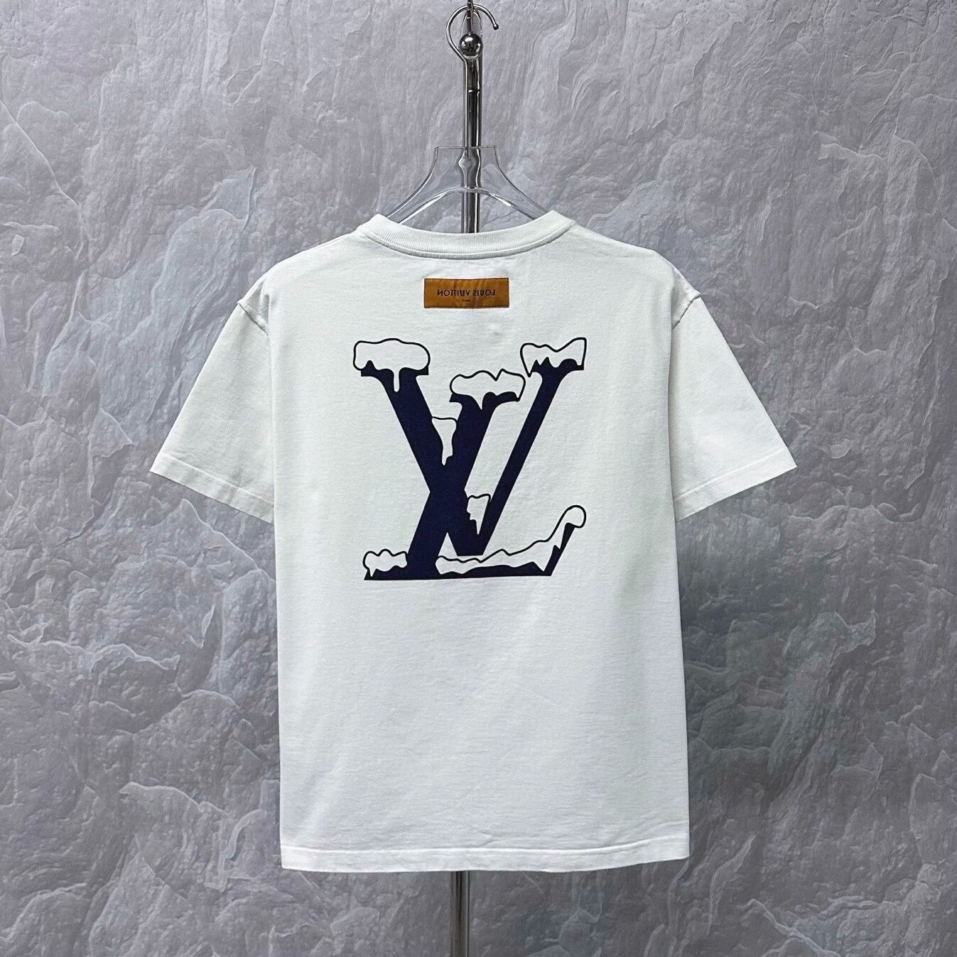 Louis Vuitton louis vuitton snow logo graphic t-shirt Size US L / EU 52-54 / 3 - 4 Thumbnail