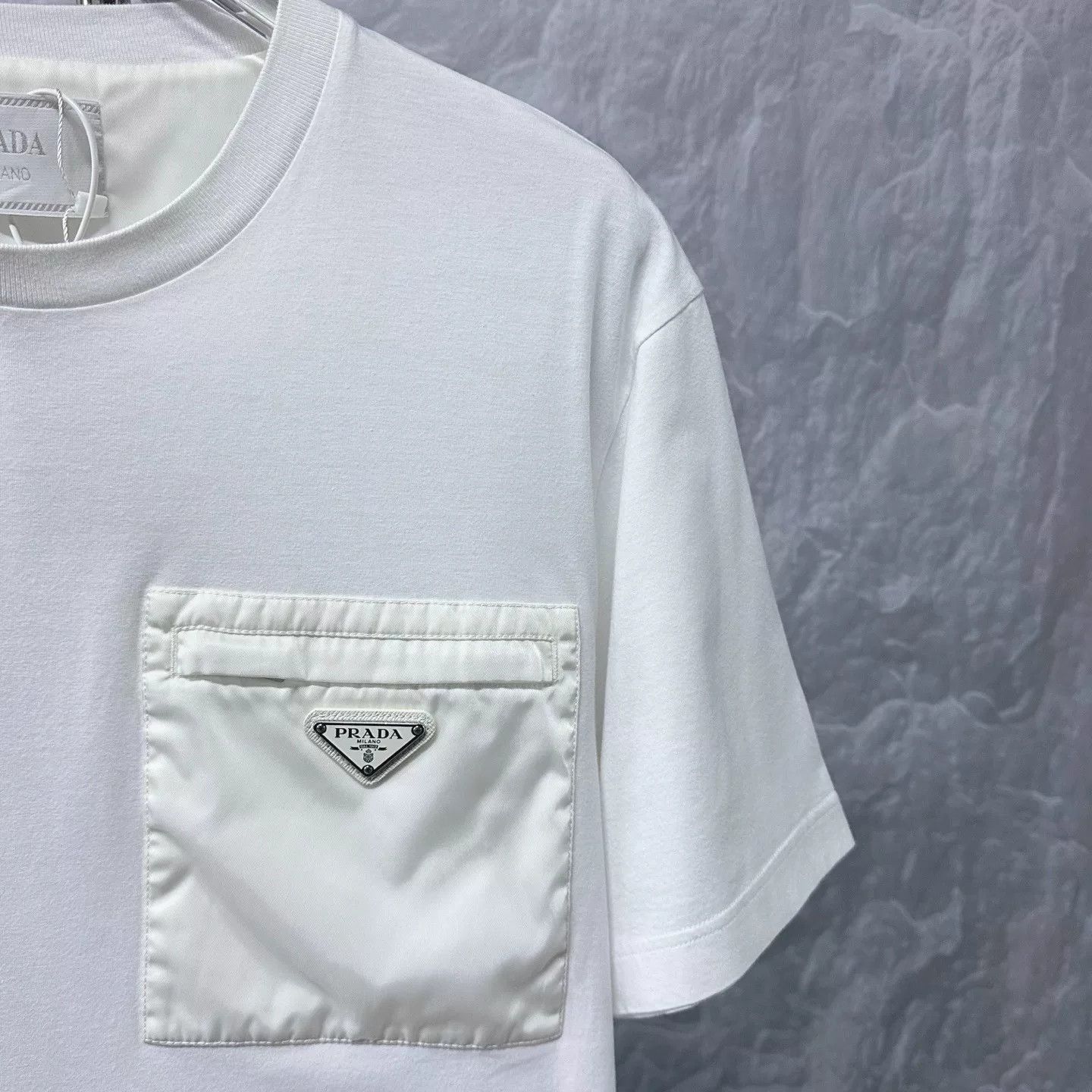 Prada prada triangle logo short sleeve t-shirt Size US L / EU 52-54 / 3 - 3 Thumbnail