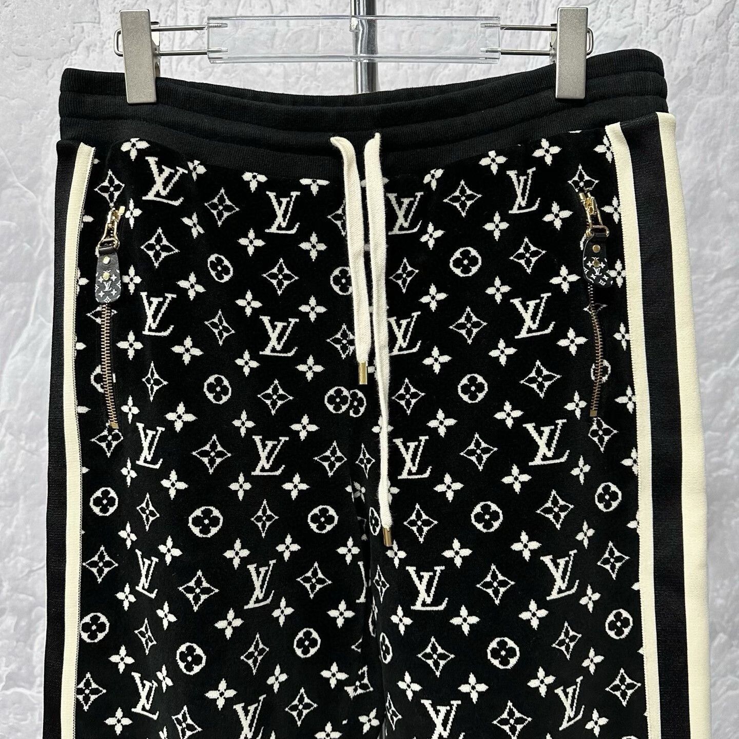 Louis Vuitton louis vuitton logo velvet side striped pants Size US 28 / EU 44 - 2 Thumbnail
