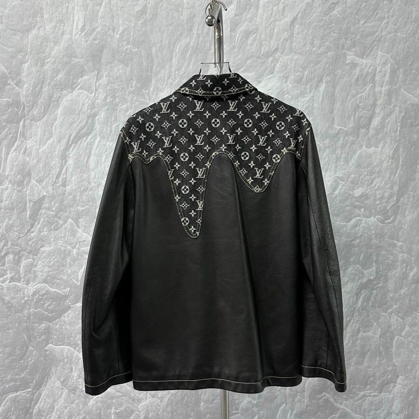 Louis Vuitton louis vuitton nigo leather jacket black Size US L / EU 52-54 / 3 - 4 Thumbnail