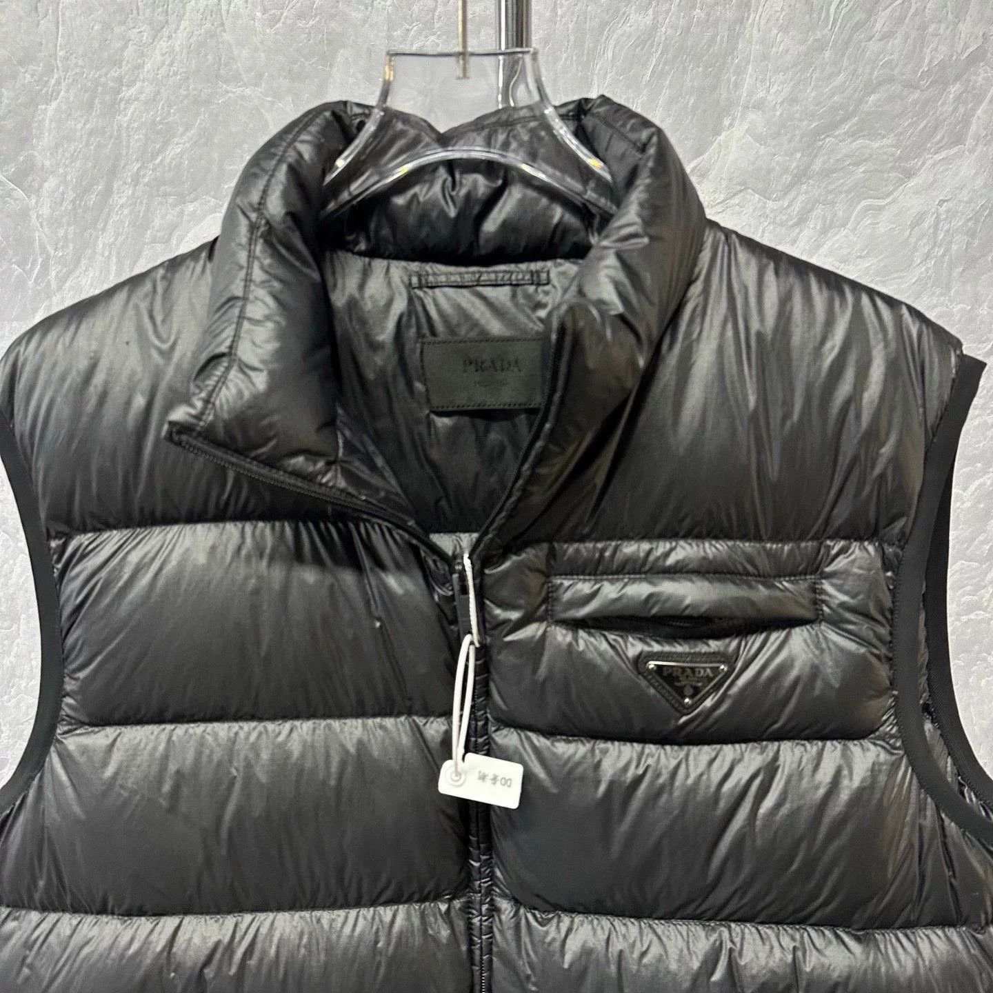 Prada prada black puffer vest with triangle logo Size US XXL / EU 58 / 5 - 2 Thumbnail
