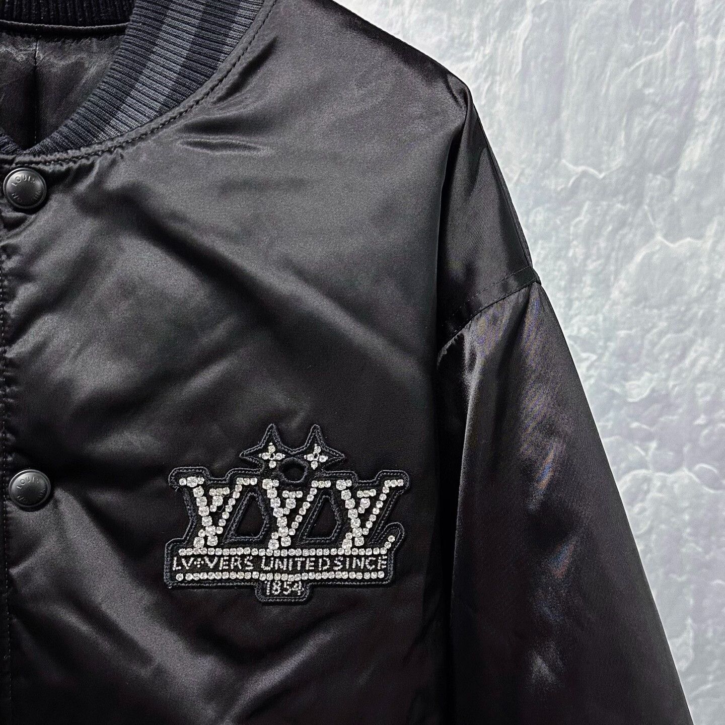 Louis Vuitton louis vuitton ss25 rhinestone baseball jacket Size US L / EU 52-54 / 3 - 3 Thumbnail
