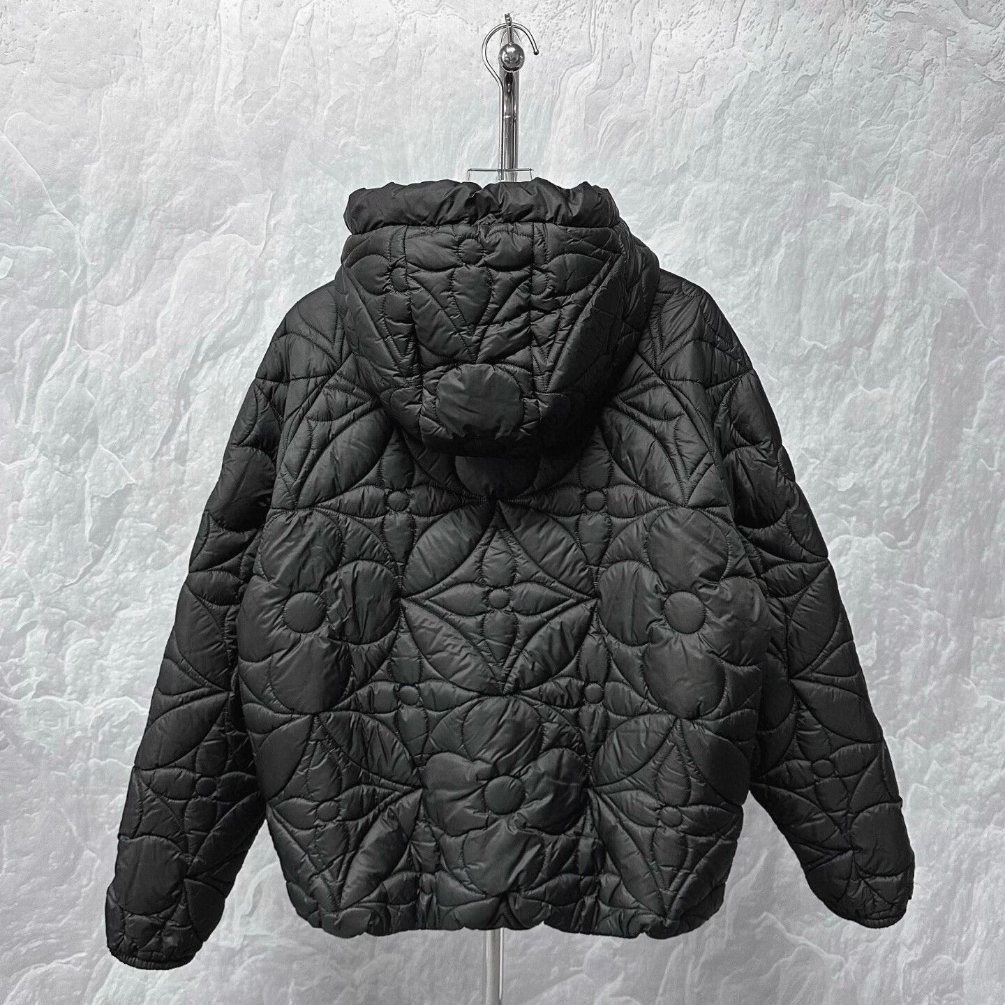 Louis Vuitton louis vuitton black reversible hooded jacket Size US L / EU 52-54 / 3 - 2 Thumbnail