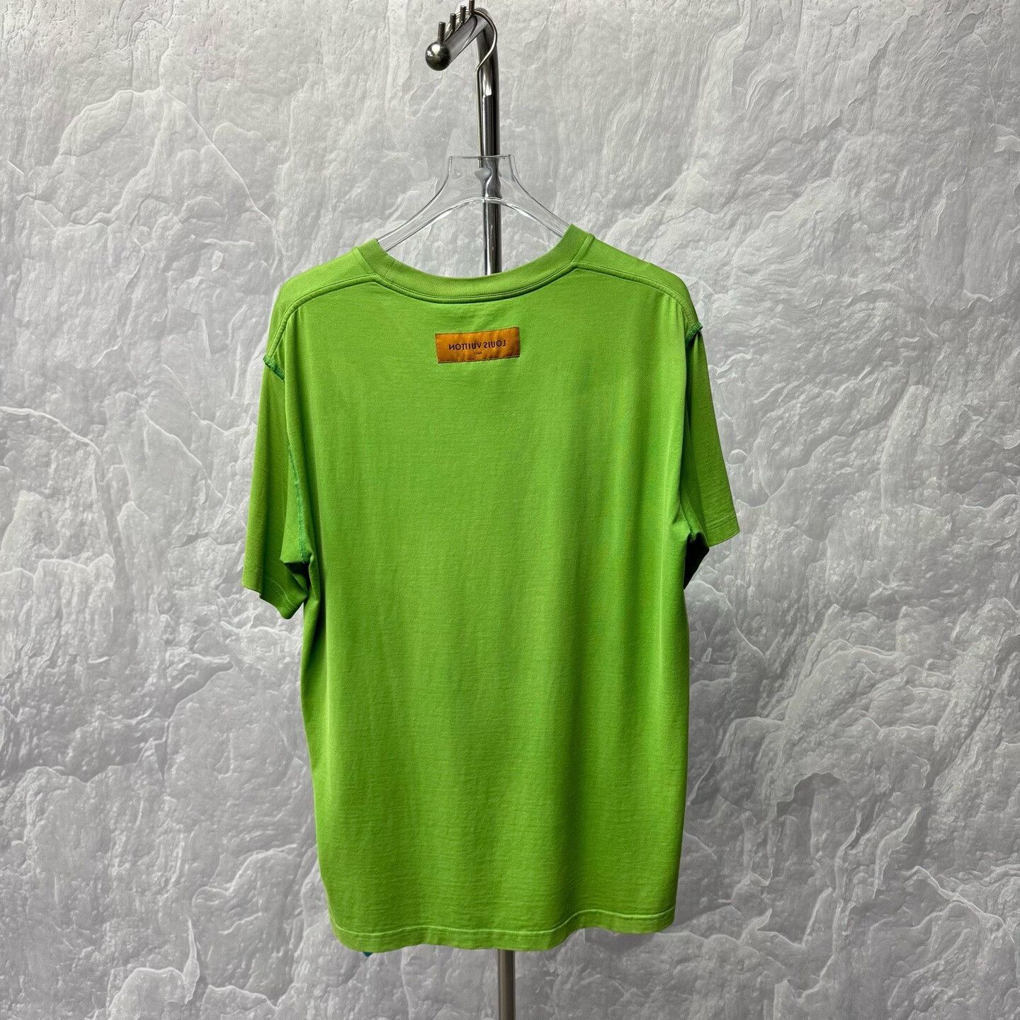 Louis Vuitton louis vuitton green embossed logo short sleeve tee Size US XL / EU 56 / 4 - 4 Thumbnail