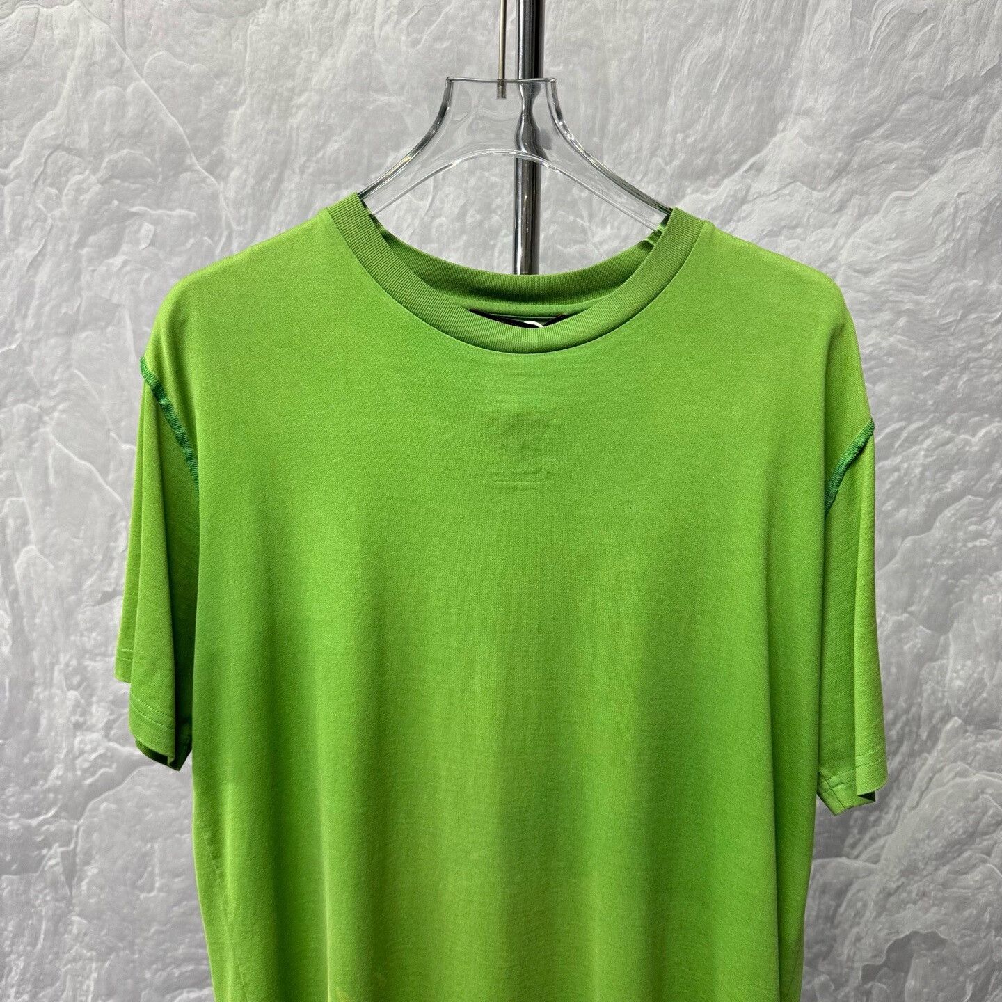 Louis Vuitton louis vuitton green embossed logo short sleeve tee Size US XL / EU 56 / 4 - 3 Thumbnail